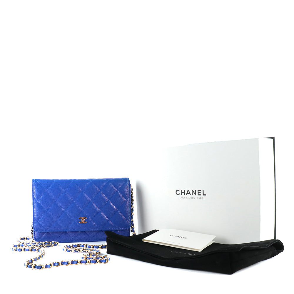 CHANEL - Sac Wallet On Chain Timeless en cuir caviar bleu irisé