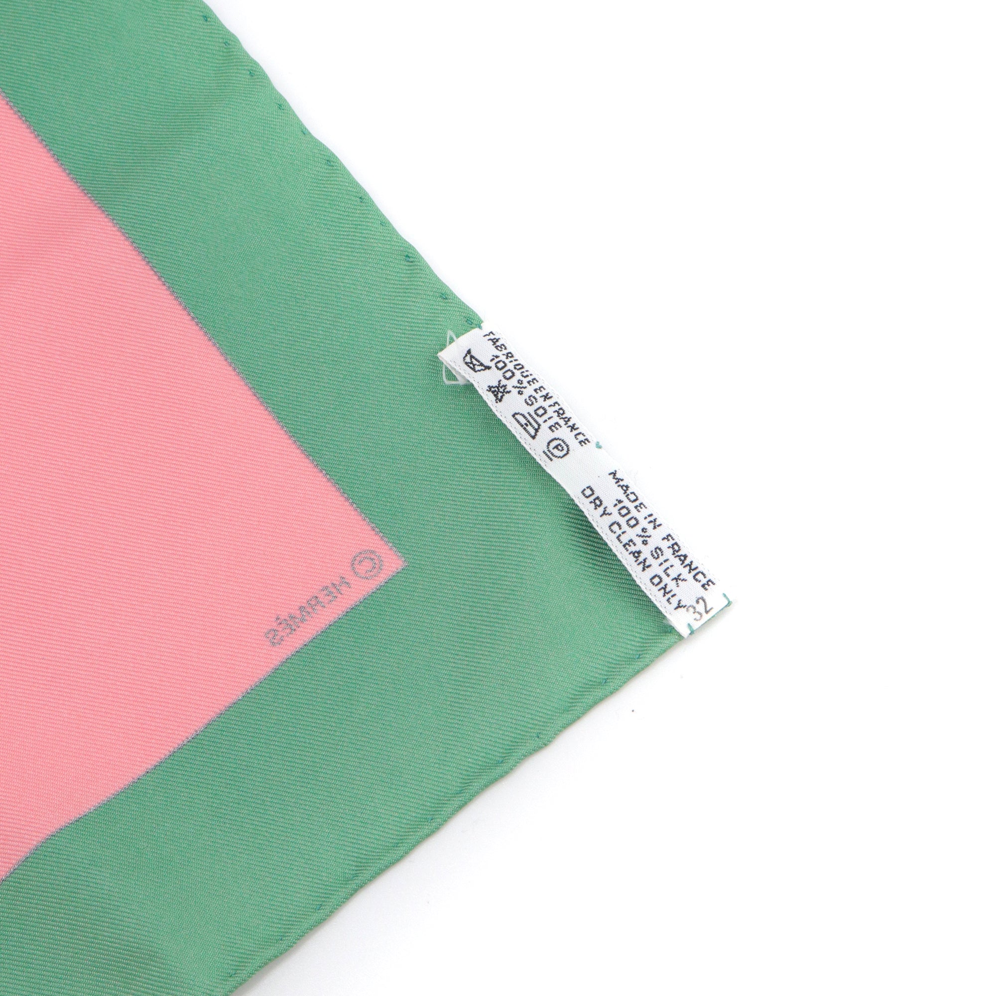 HERMÈS - Carré 90 Zéphir Hermès en soie verte