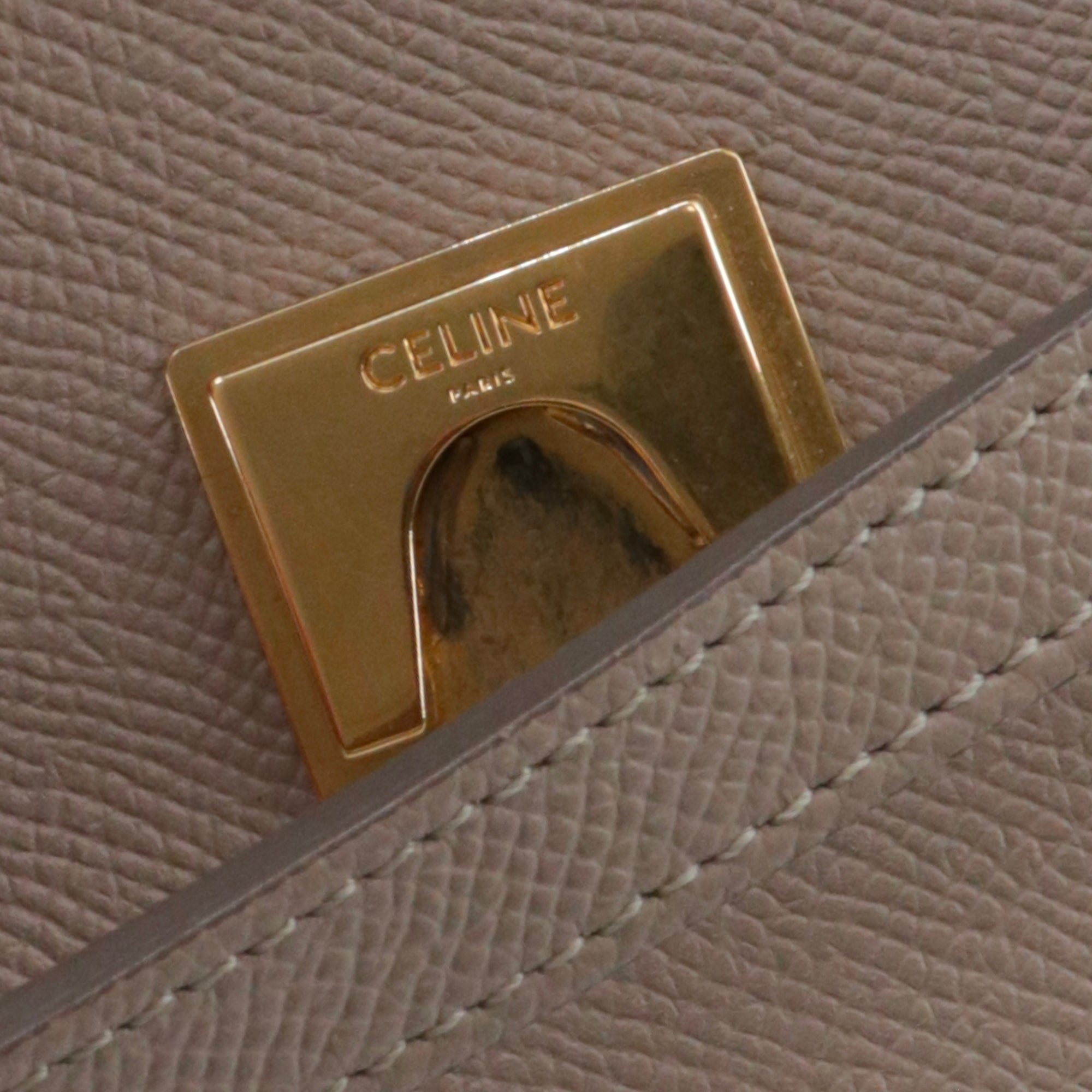CELINE - Sac à bandoulière Belt nano Celine en cuir grainé beige