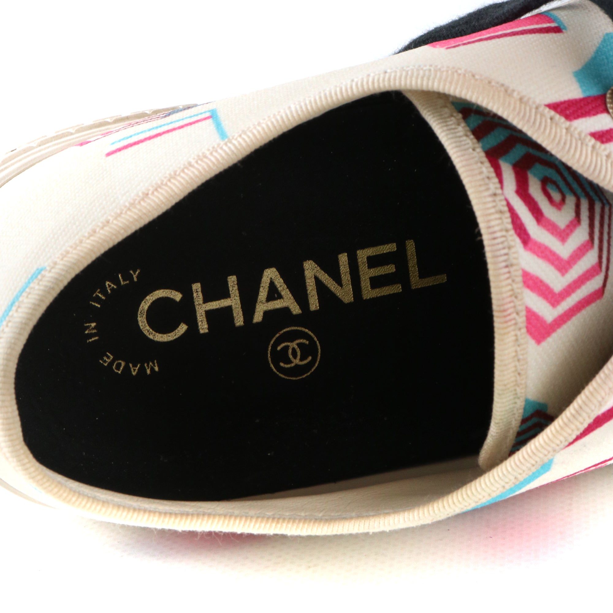 CHANEL - Baskets en toile à motif (T37,5)