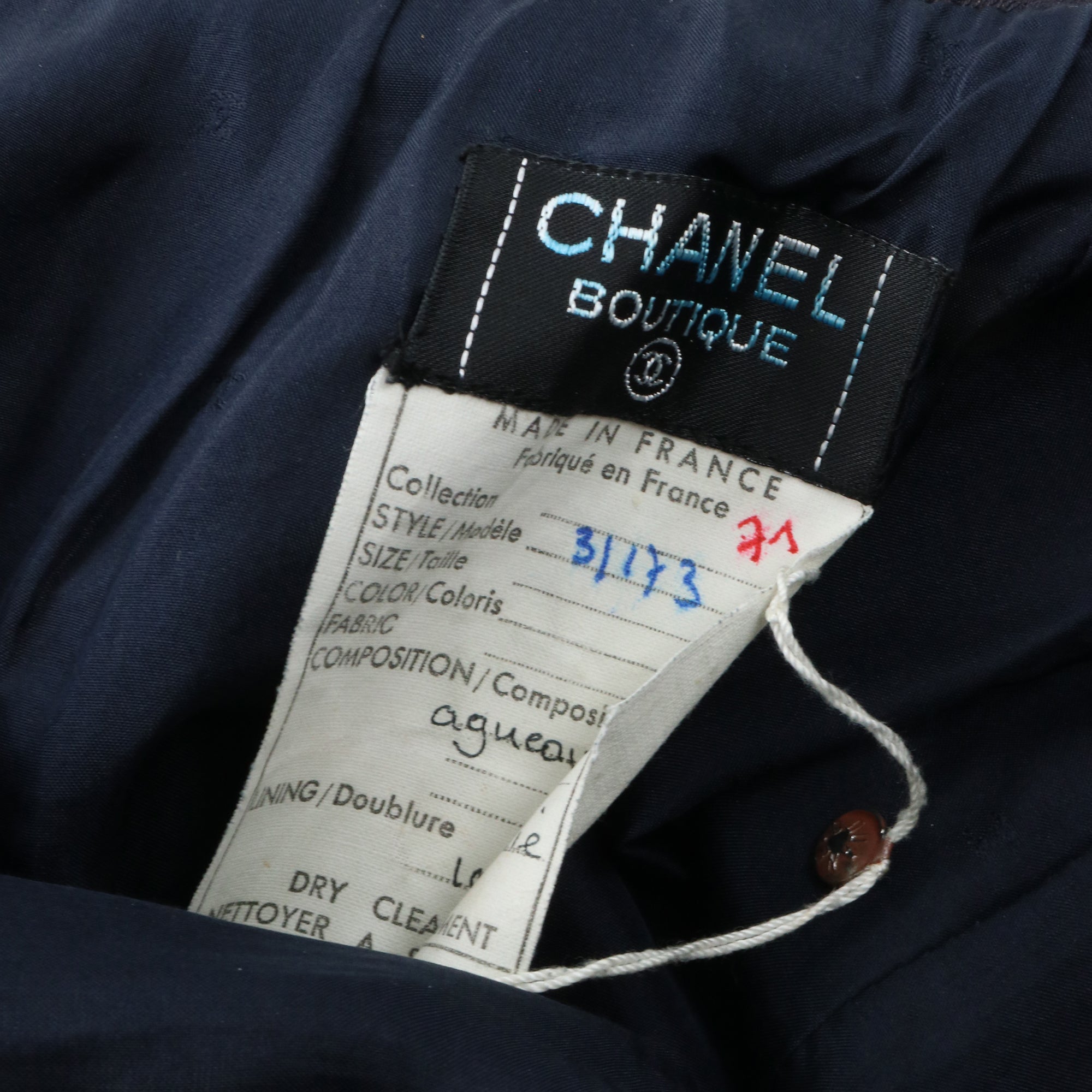 CHANEL - Ensemble veste et jupe en cuir d'agneau bleu marine (XS)