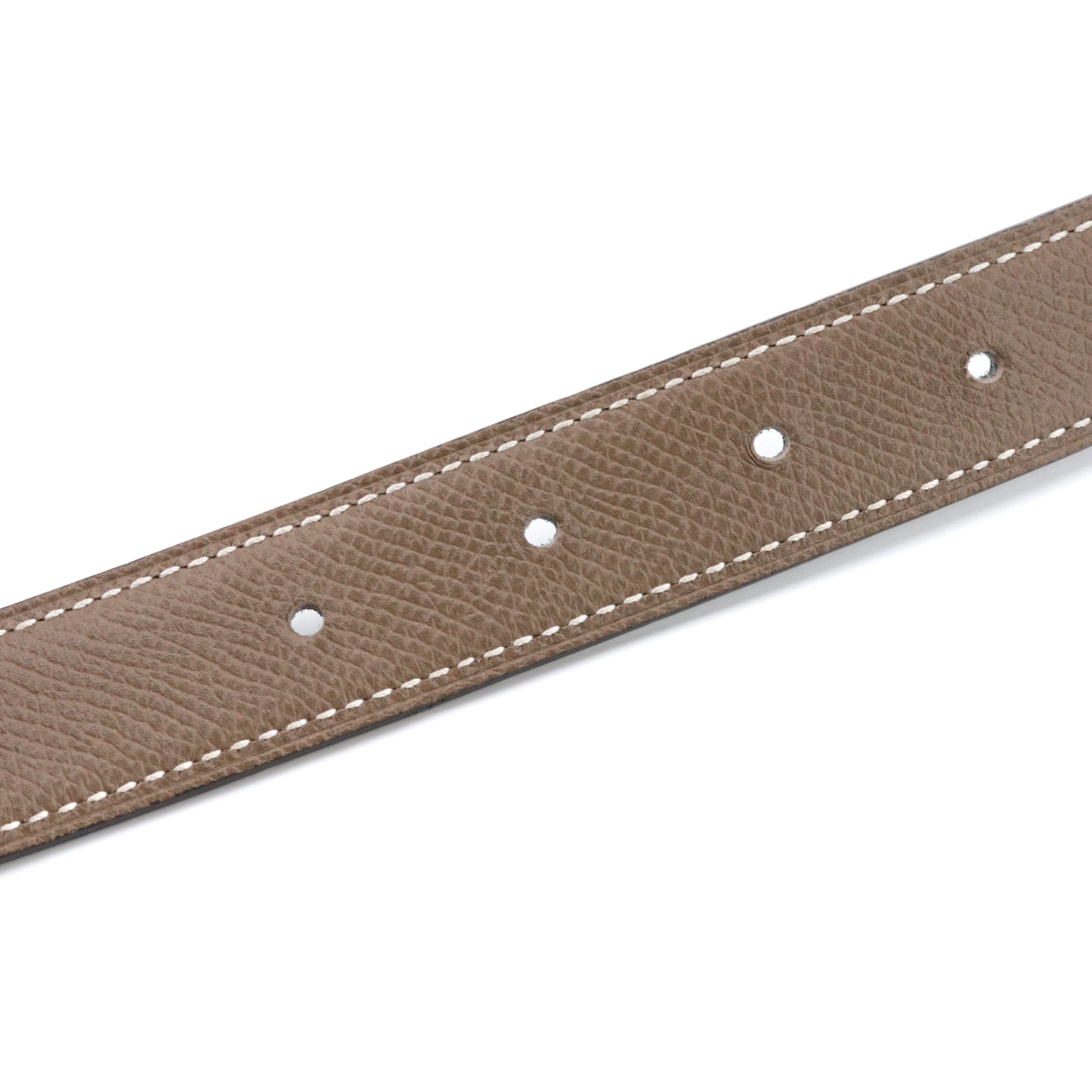 HERMÈS - Ceinture H réversible Hermès en cuir noir et étoupe (T90)