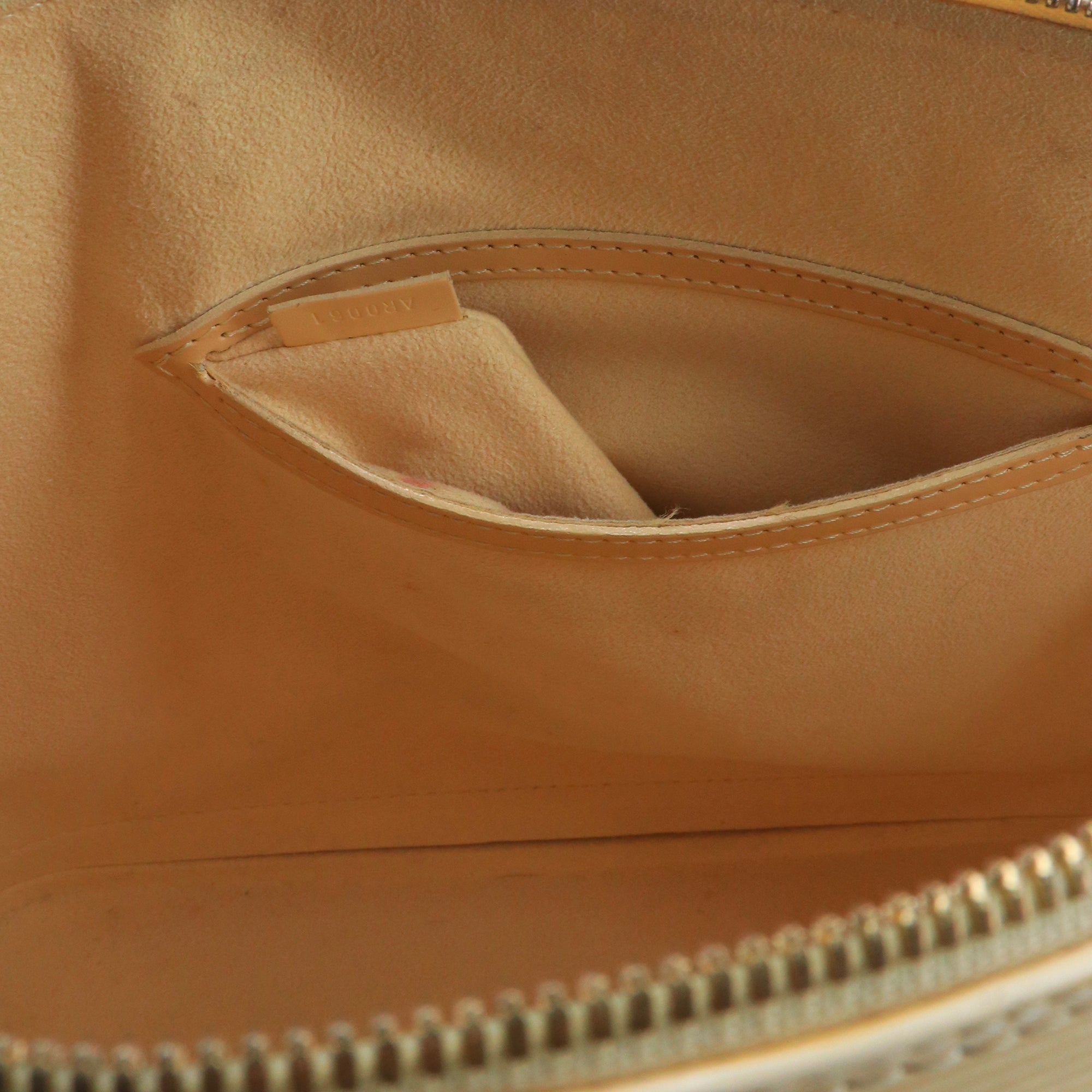 LOUIS VUITTON - Sac à main Alma PM Louis Vuitton en cuir épi jaune pastel