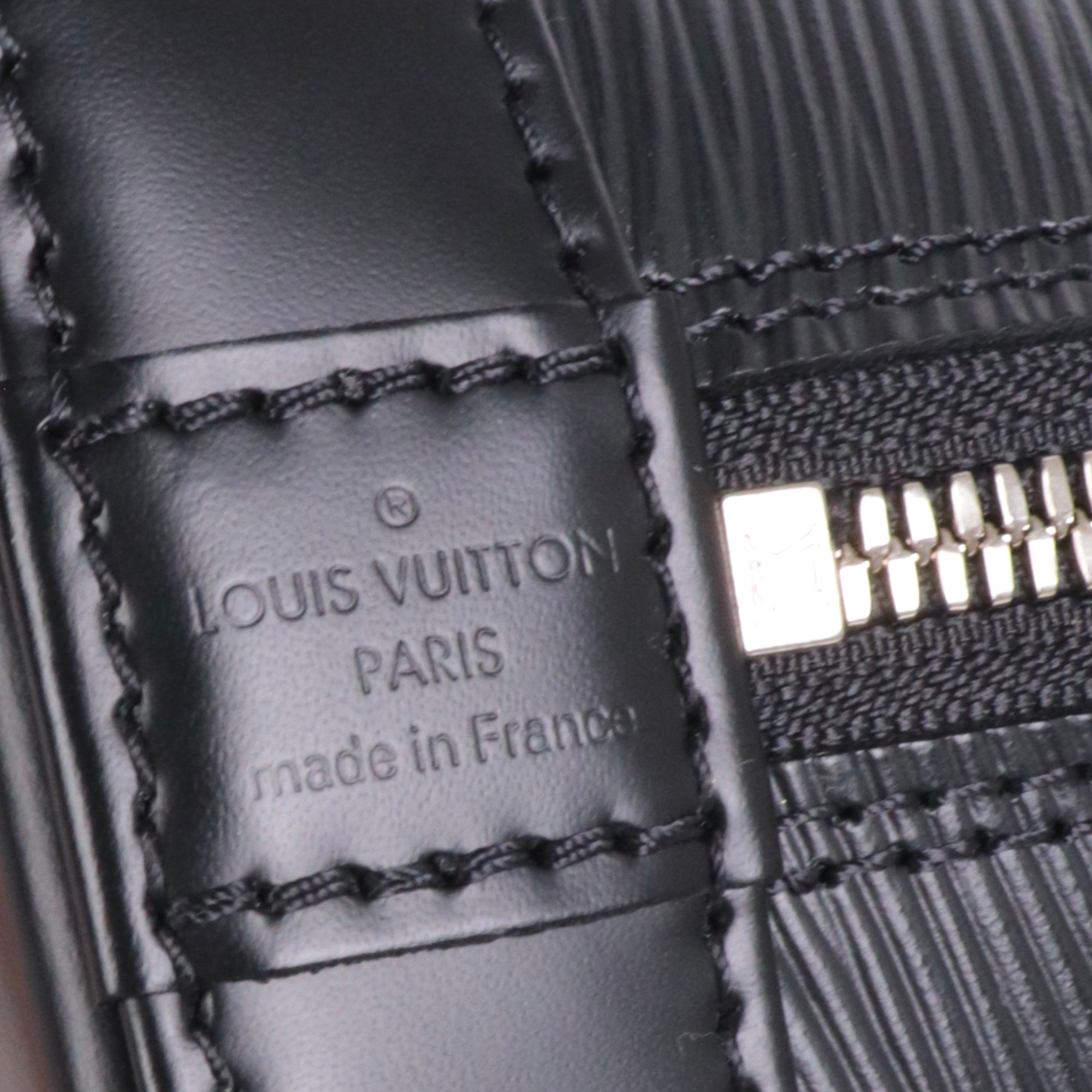 LOUIS VUITTON - Sac à bandoulière Alma BB Louis Vuitton en cuir épi noir