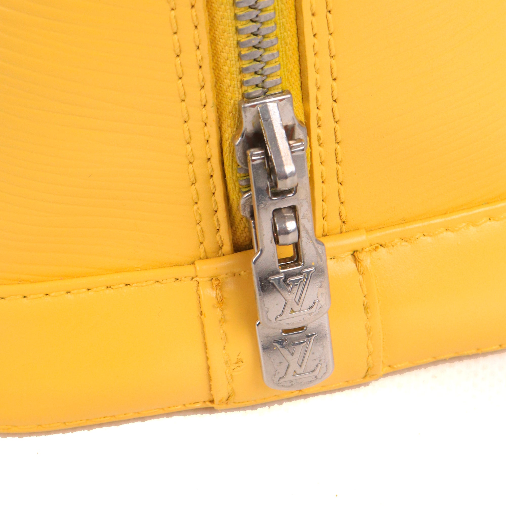 LOUIS VUITTON - Sac à main Alma PM Louis Vuitton en cuir épi jaune