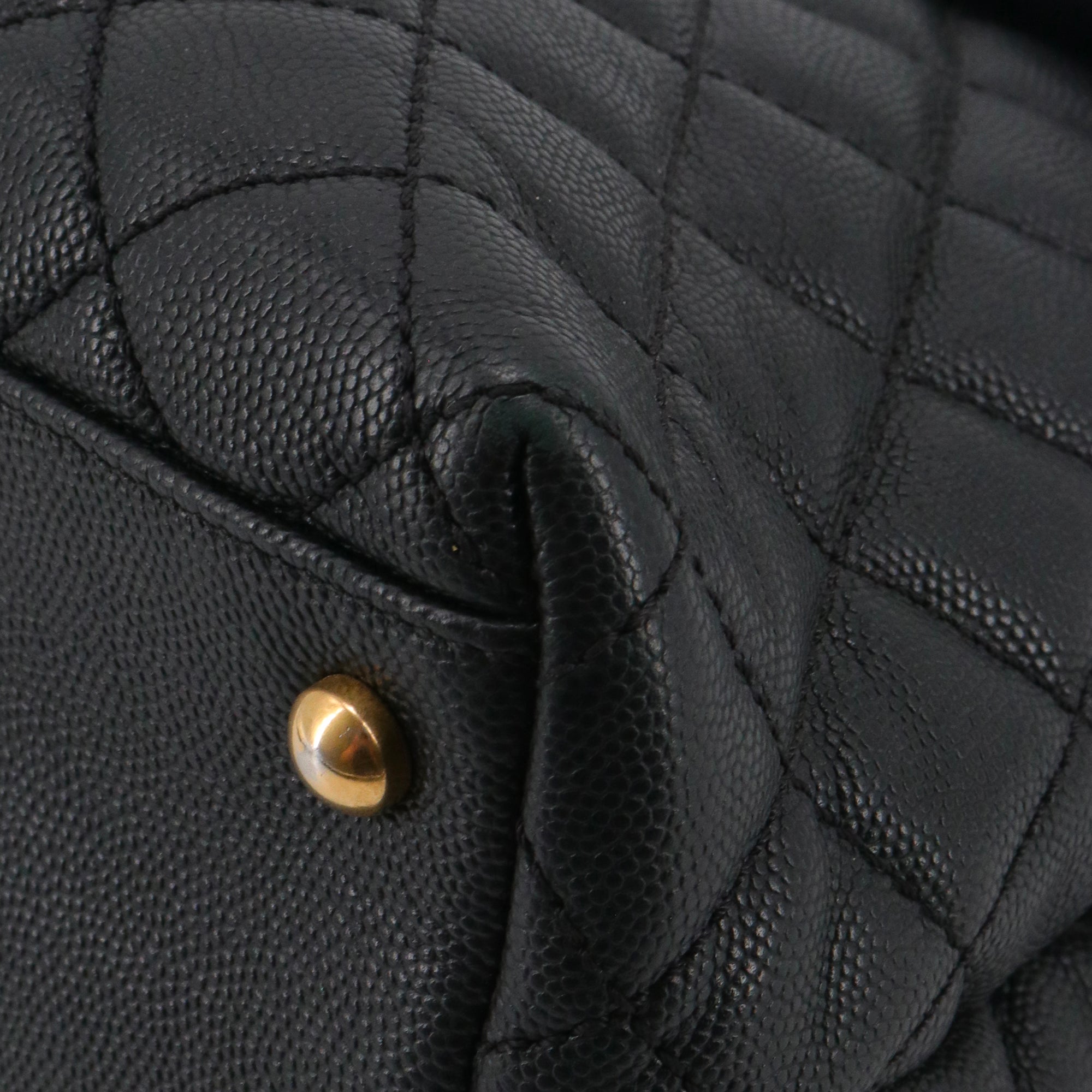 CHANEL - Chanel Coco Handle GM handbag in black caviar leather