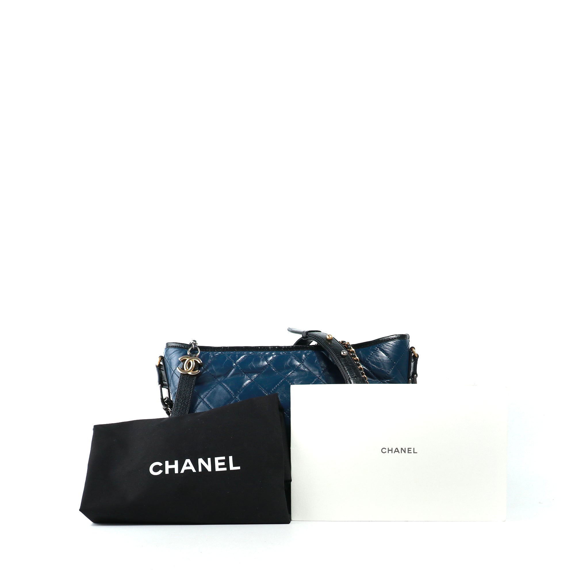 CHANEL - Sac à bandoulière Gabrielle medium en cuir bleu marine et noir