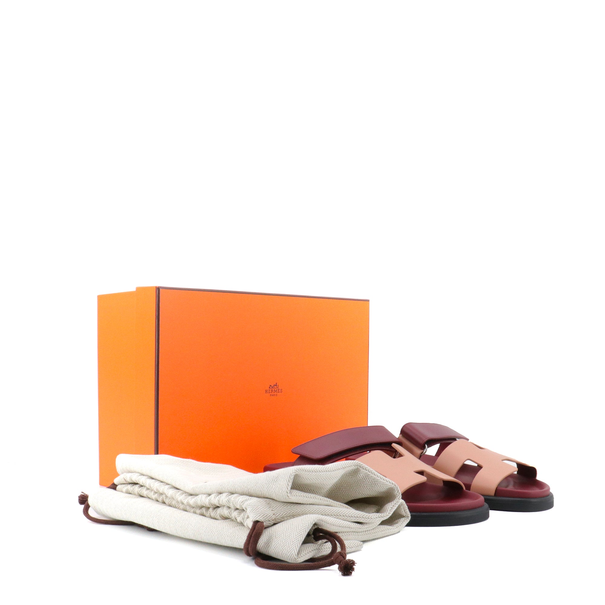 HERMÈS - Sandales Chypre Hermès en cuir bordeaux et nude