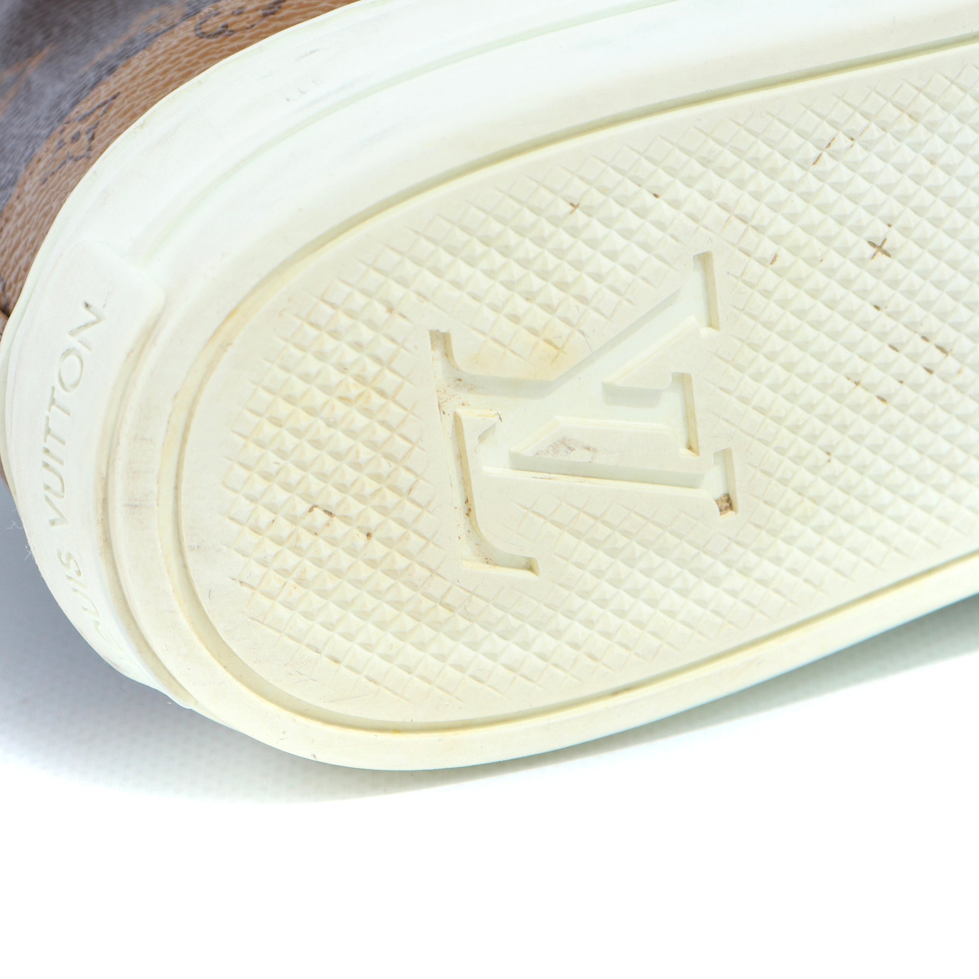 LOUIS VUITTON - High-top sneakers in monogram coated canvas (T40)