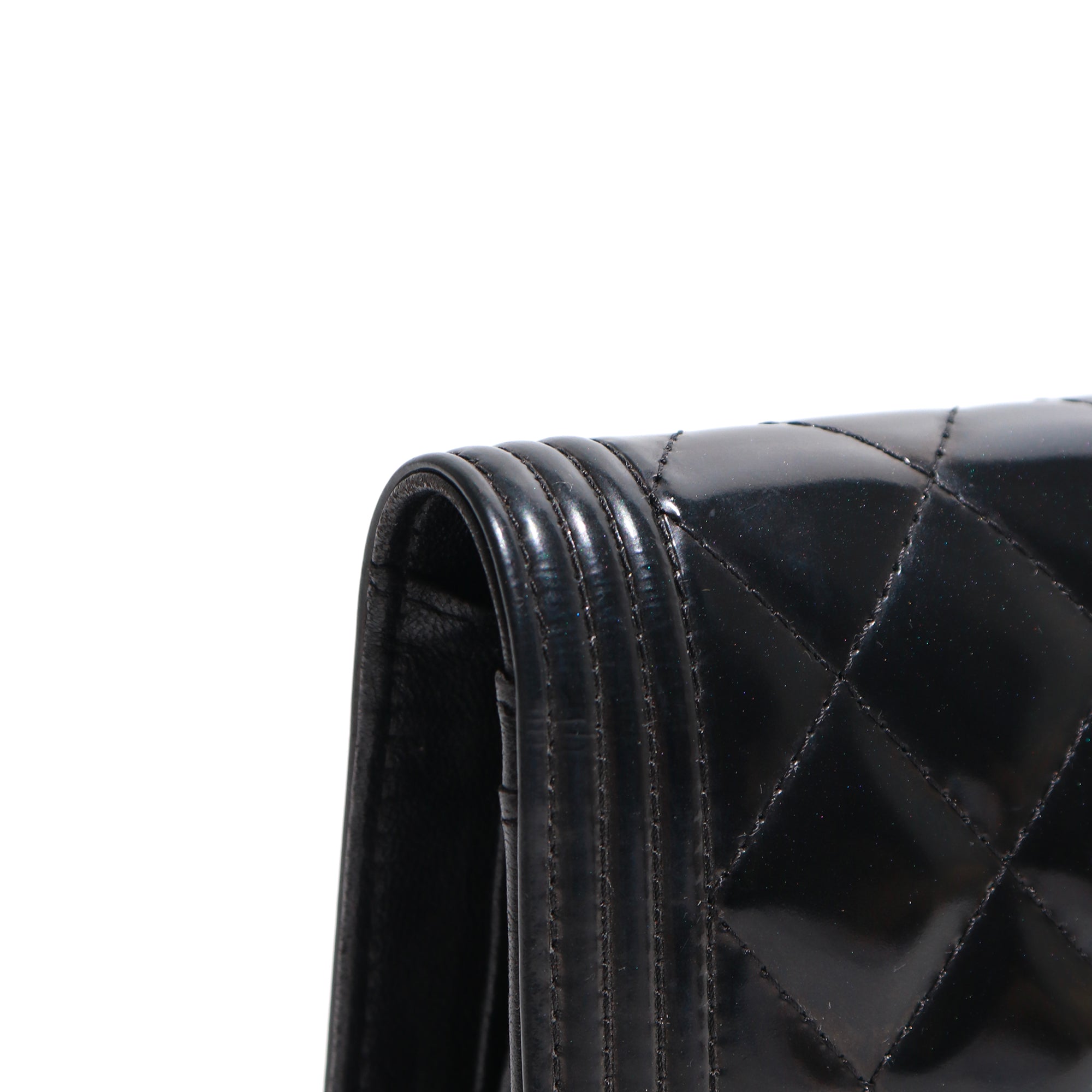 CHANEL - Boy wallet in patent quilted leather