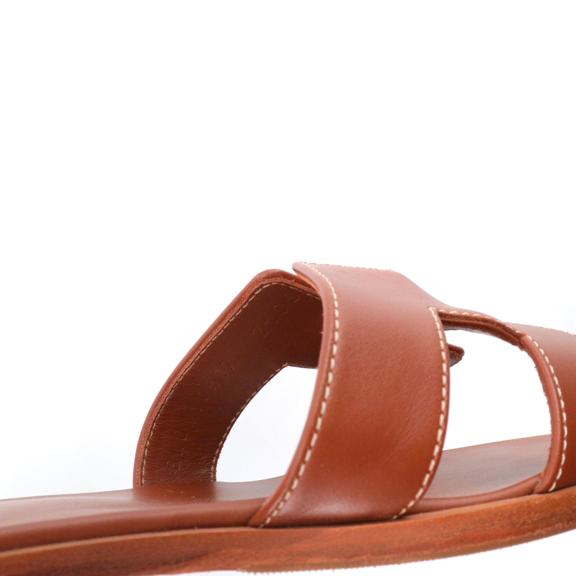 HERMÈS - Oran Hermès sandals in gold leather (T38)