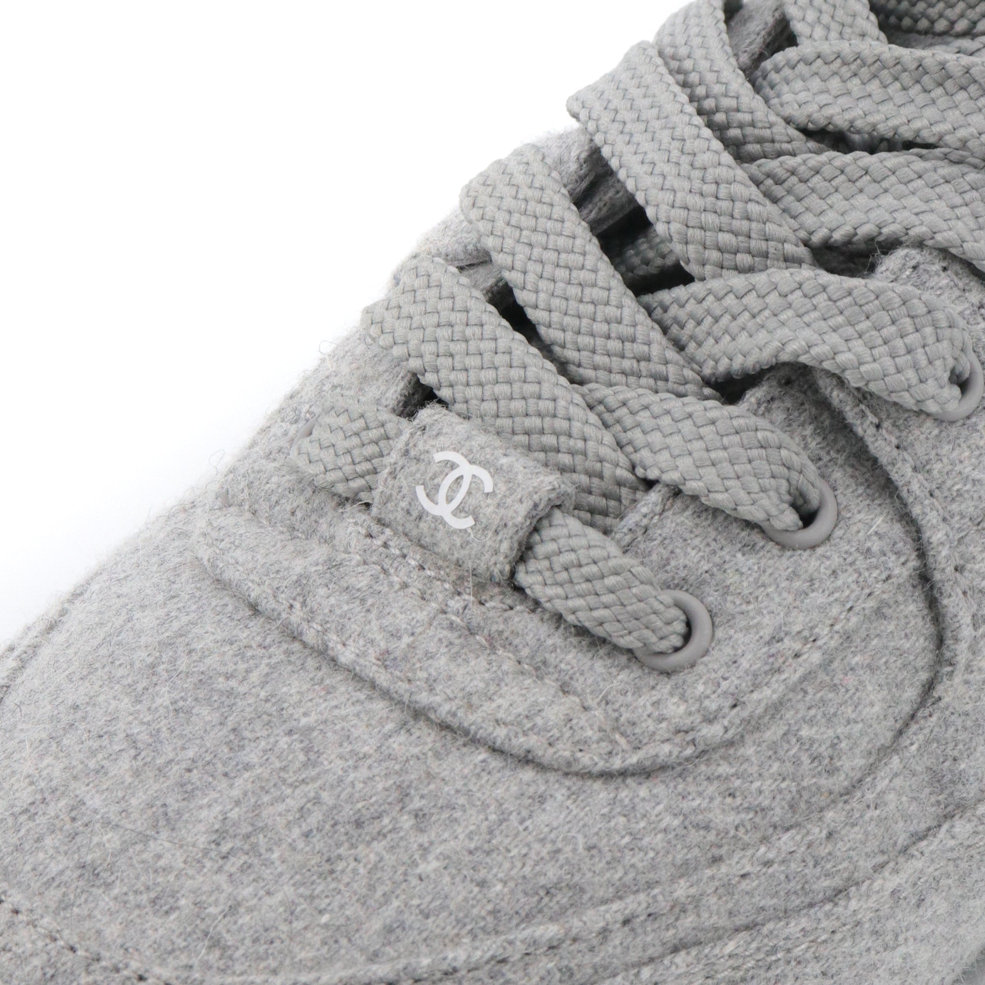 CHANEL - Sneakers CC Chanel en laine grise (T40)