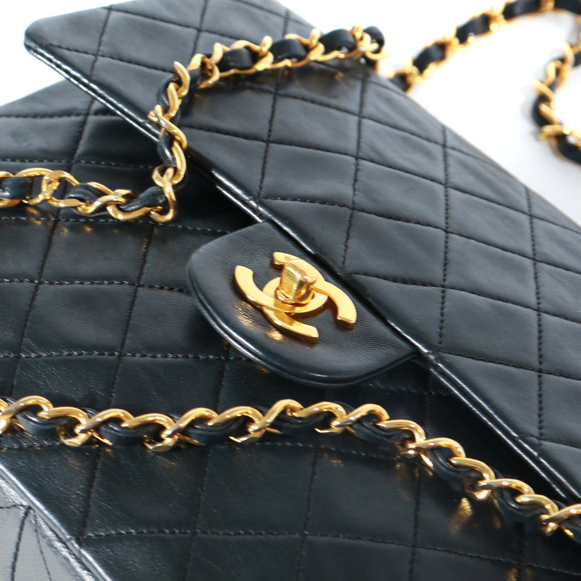 CHANEL - Timeless 25 double flap handbag in vintage black quilted leather