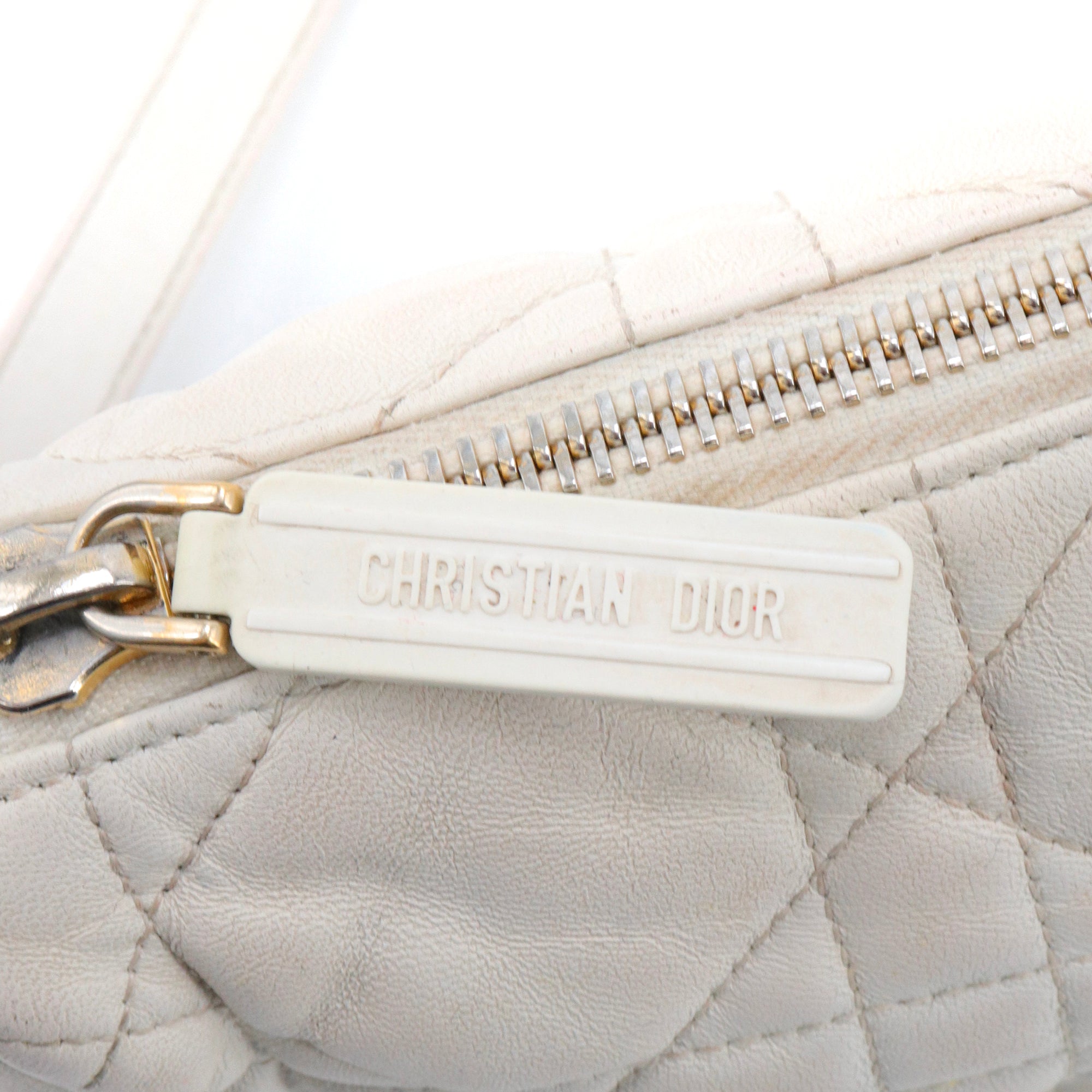 DIOR - Sac à bandoulière Vibe Hobo Dior en cuir cannage blanc