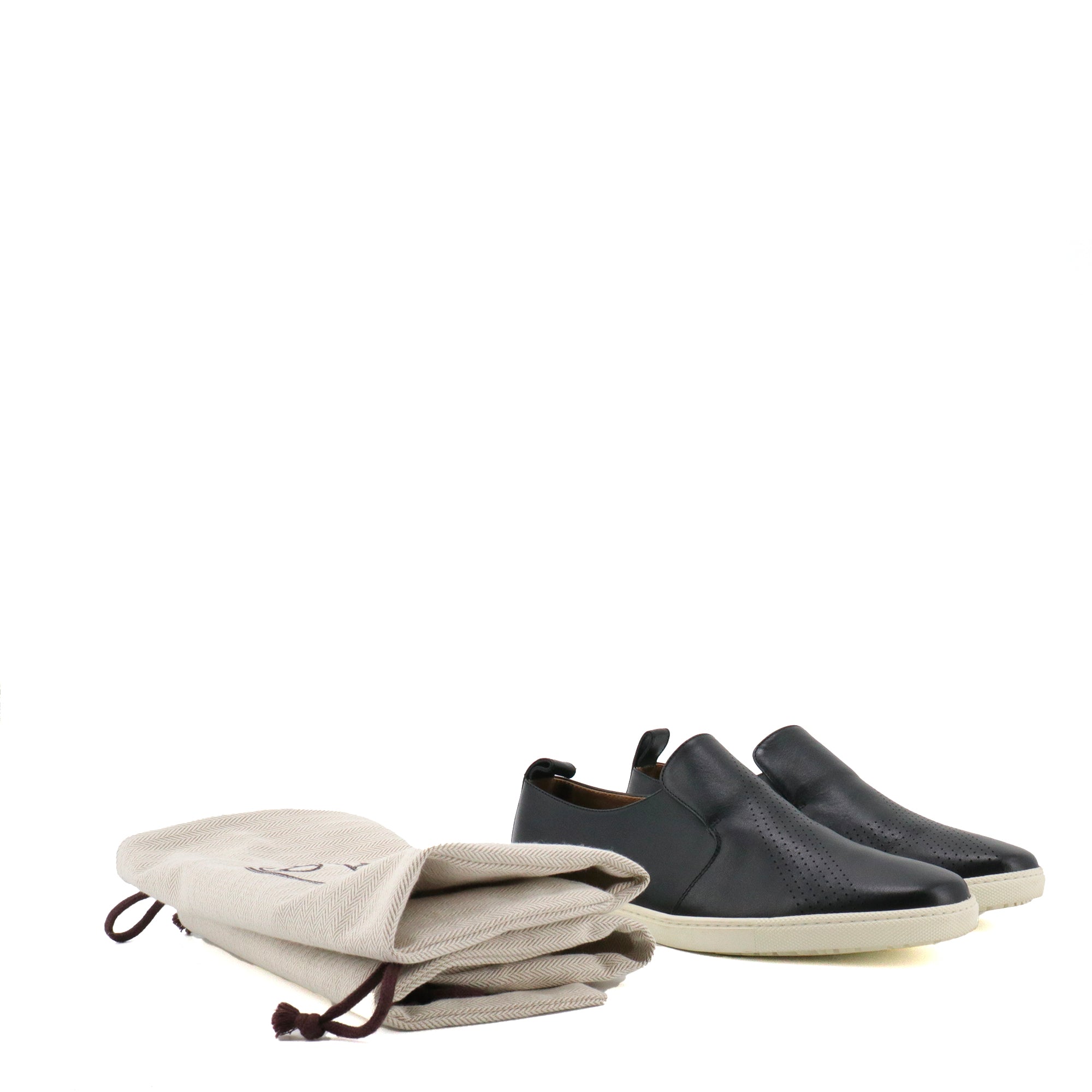 HERMÈS - Mocassins Hermès en cuir noir perforé (T40)