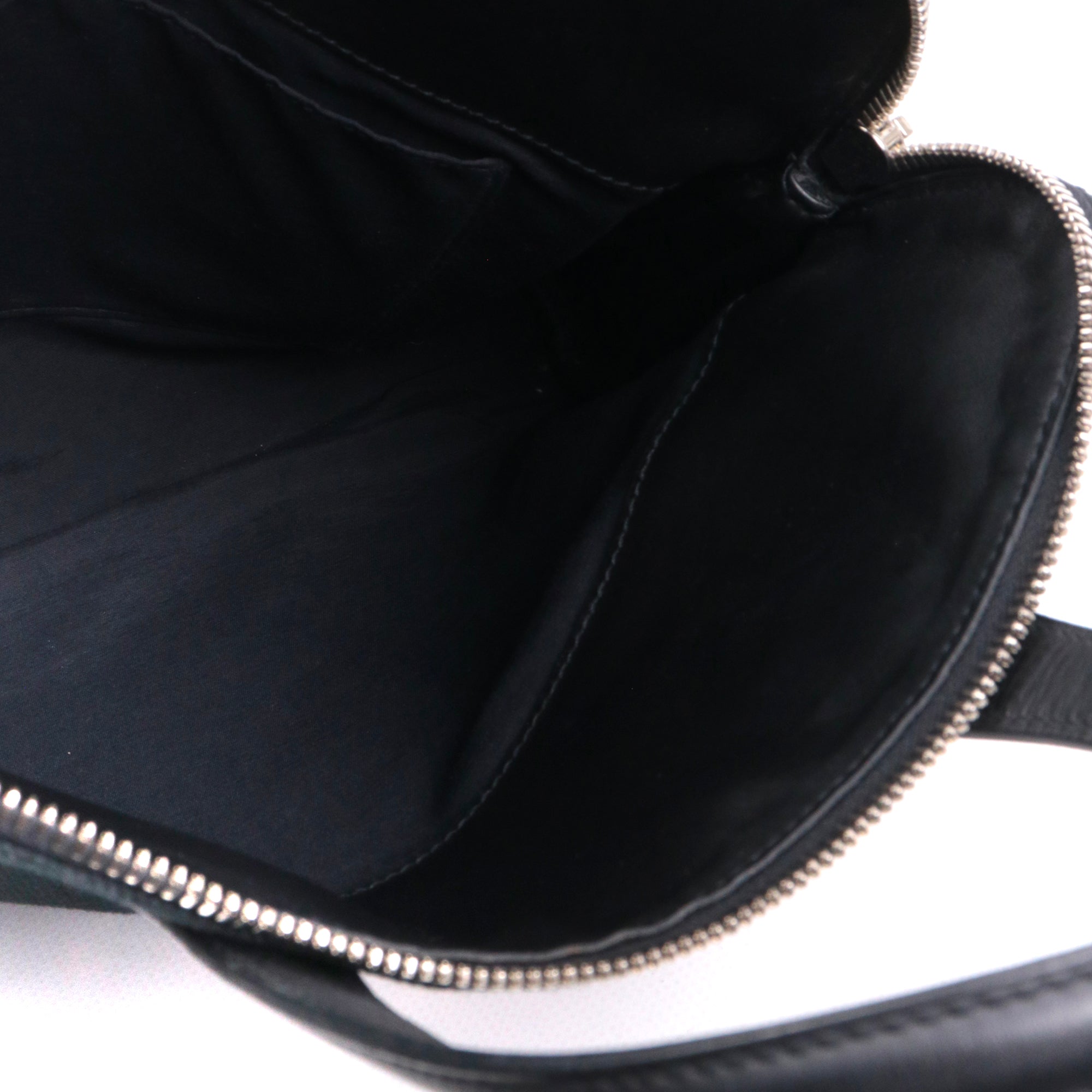 HERMÈS - Sac à main Ibu Hermès en toile noire