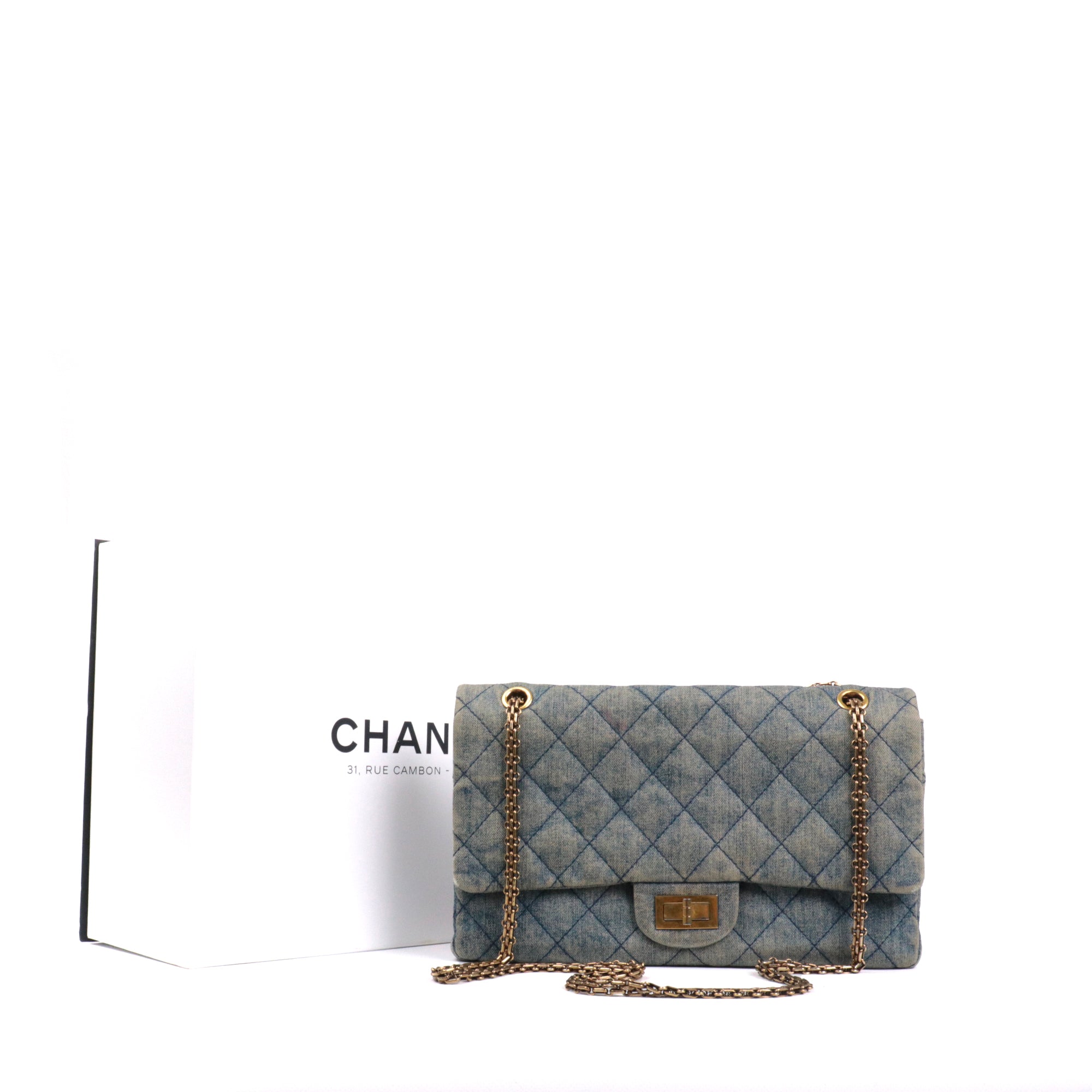 CHANEL - Sac à bandoulière 2.55 Chanel large en denim