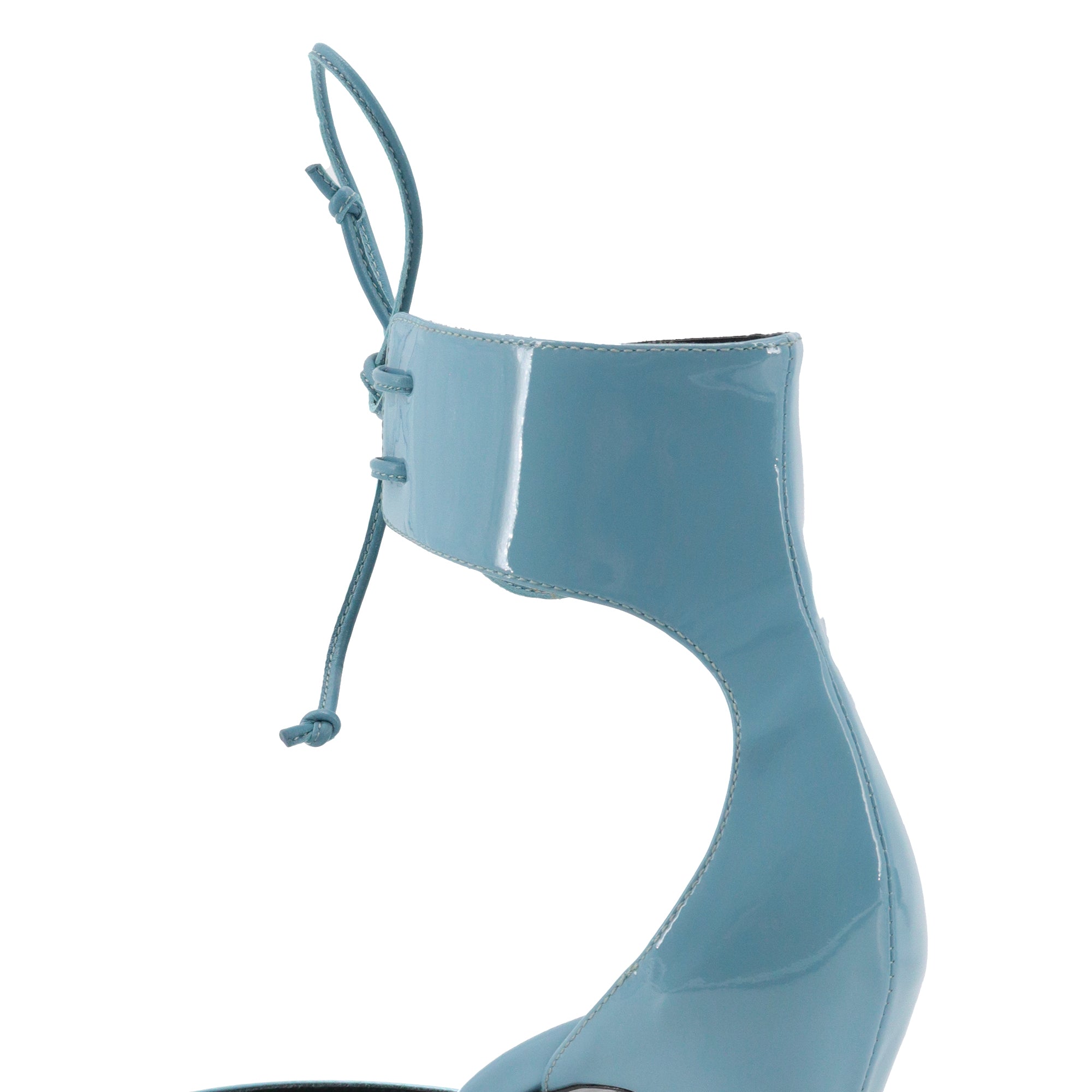 GUCCI - Escarpins à talon Gucci en cuir verni bleu (T39.5)