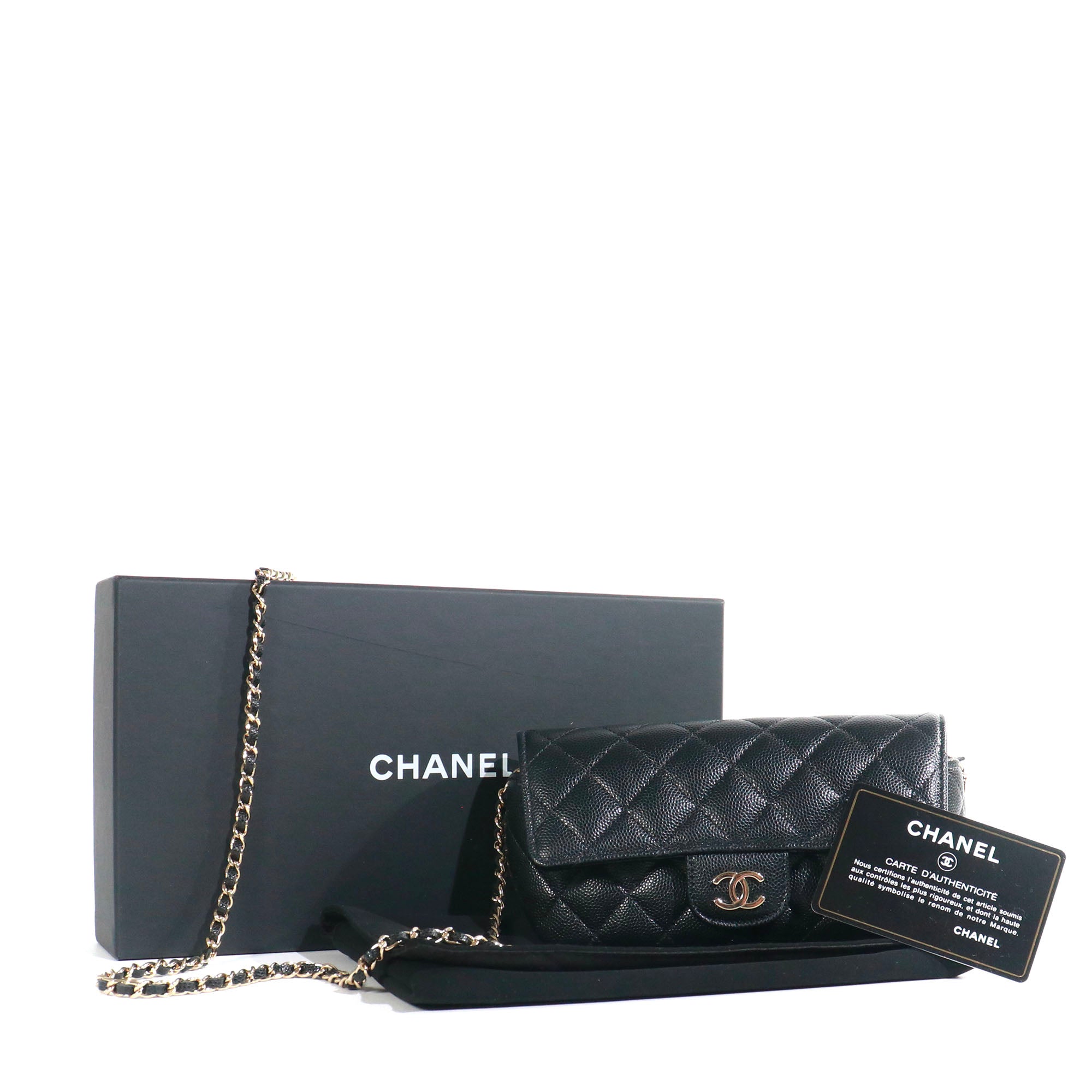 CHANEL - Pochette à bandoulière / Etui à lunettes Chanel en cuir caviar noir