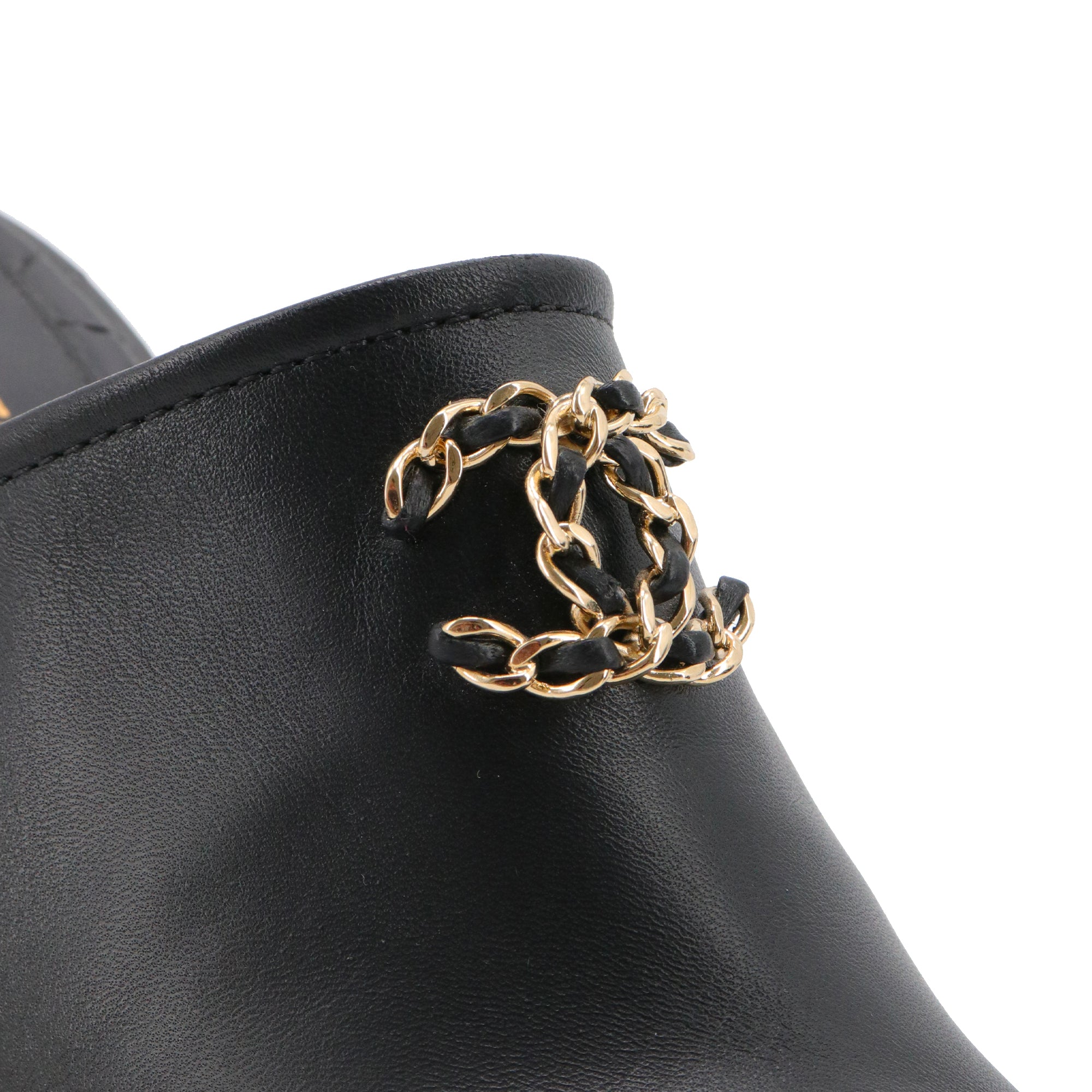 CHANEL - Chanel 19 sandals in black quilted leather (size 39.5)