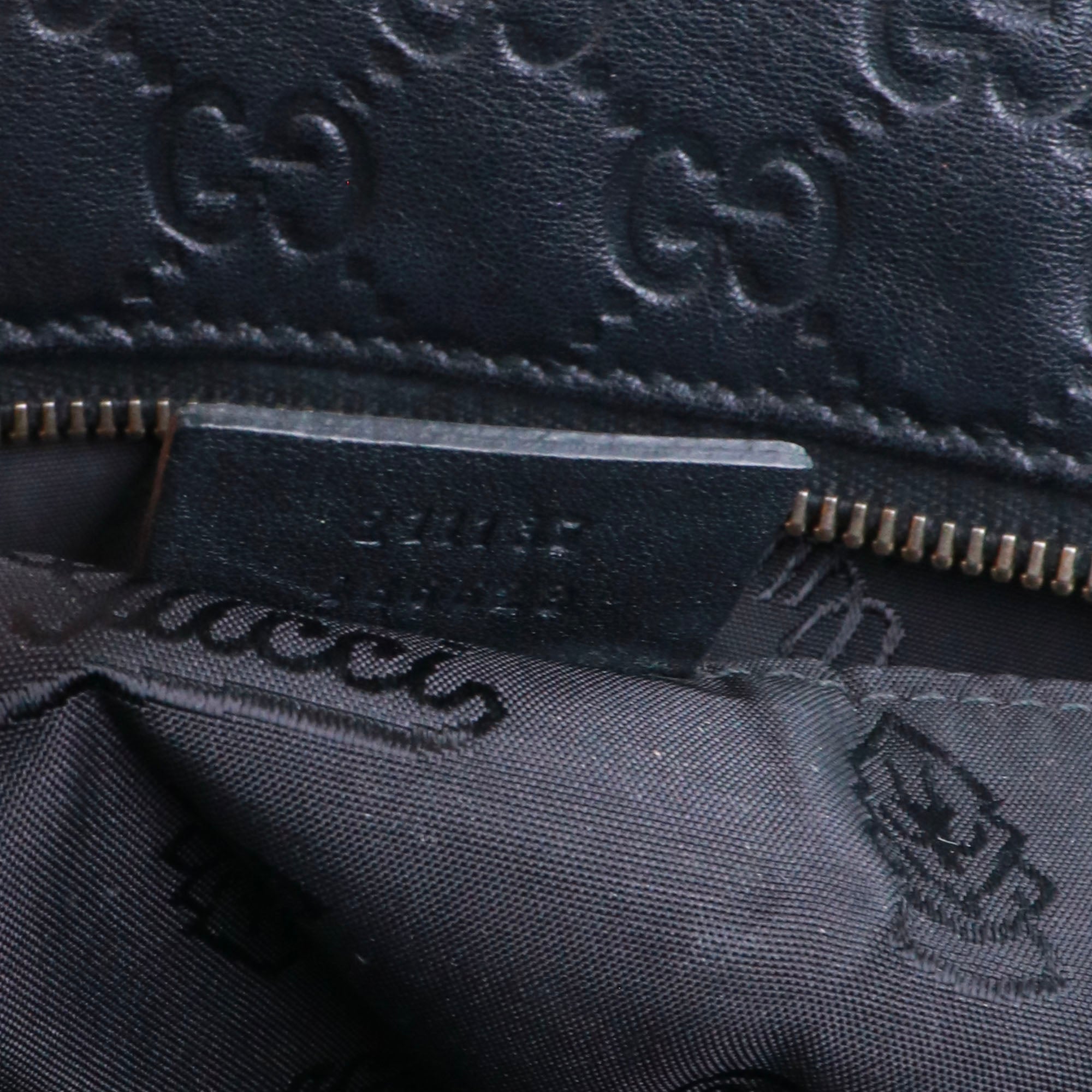 GUCCI - Sac cabas GG Gucci en cuir embossé noir