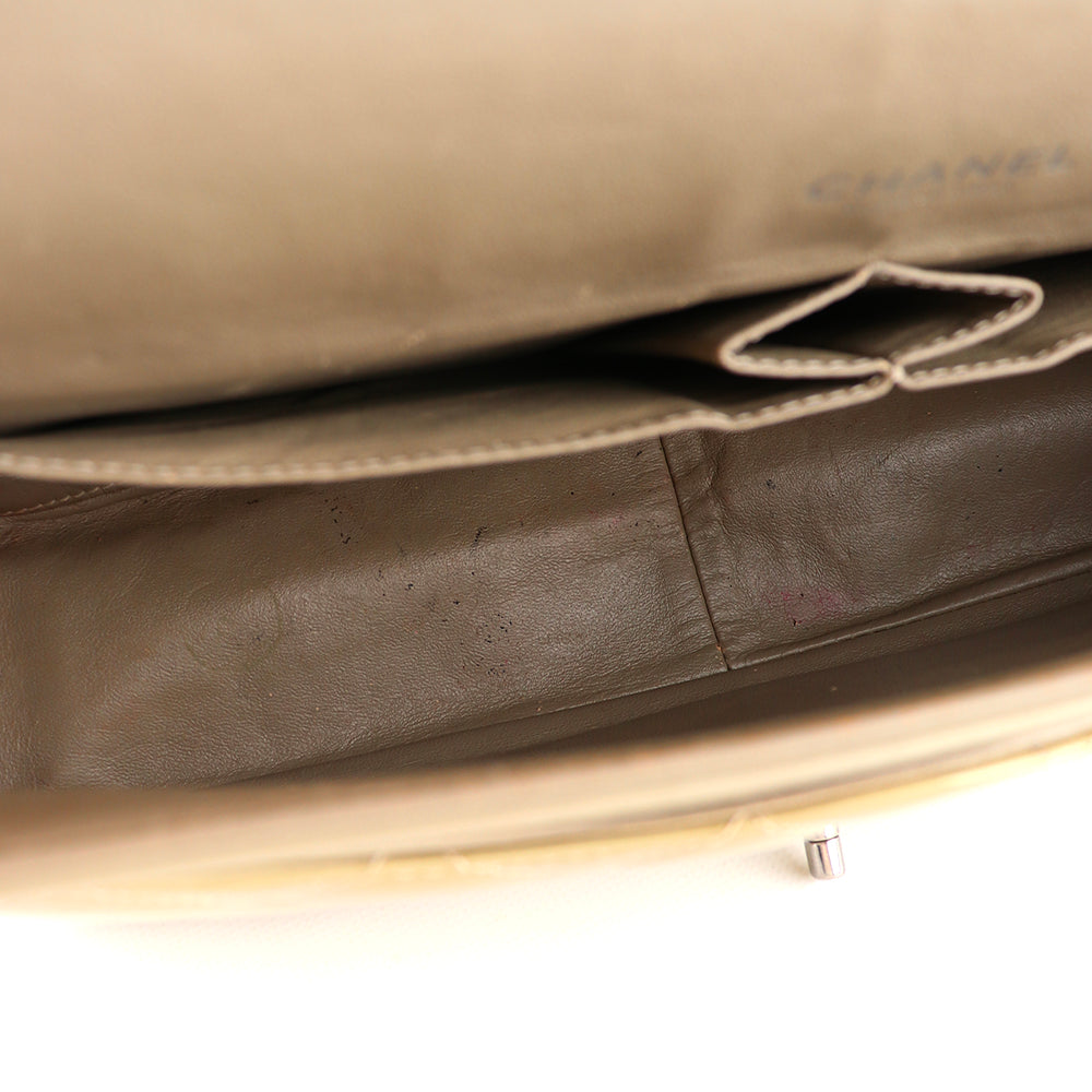 CHANEL - Sac à bandoulière Timeless Maxi Jumbo double flap en cuir verni kaki