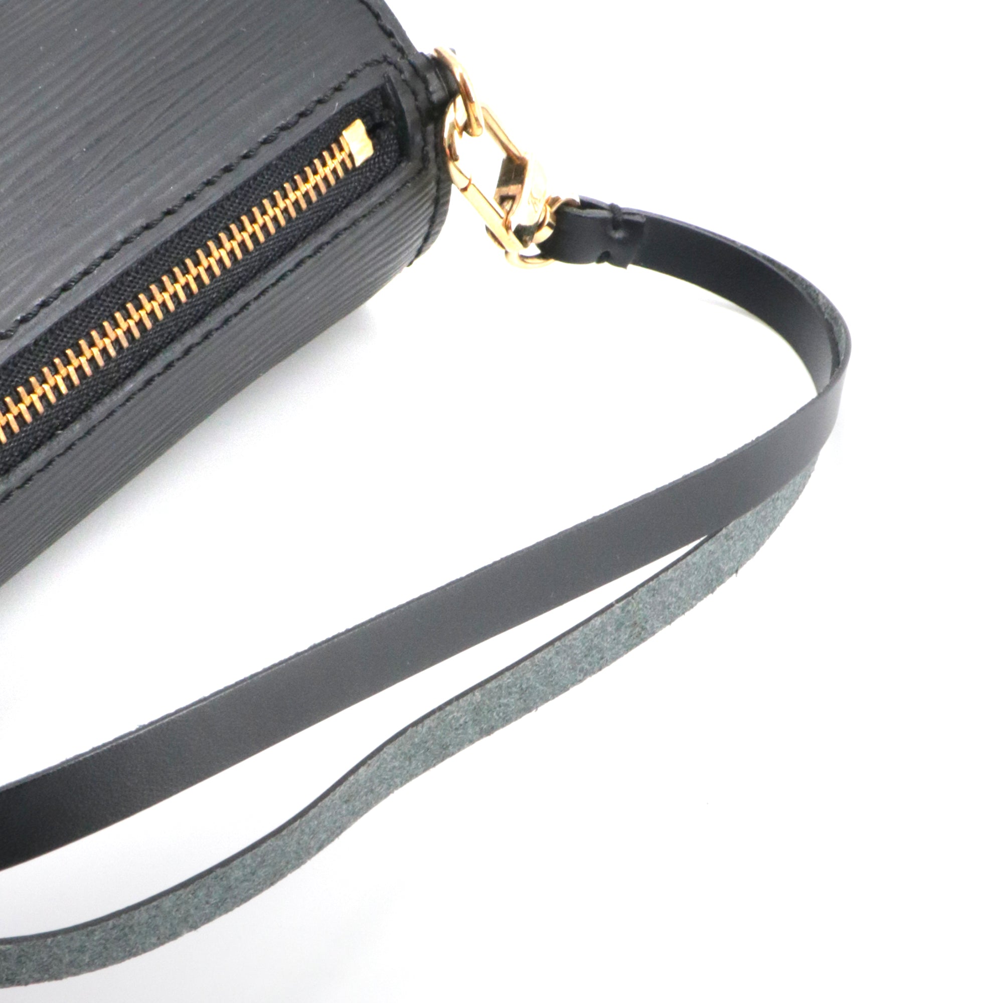 LOUIS VUITTON - Sac à épaule Soufflot Louis Vuitton en cuir épi noir vintage
