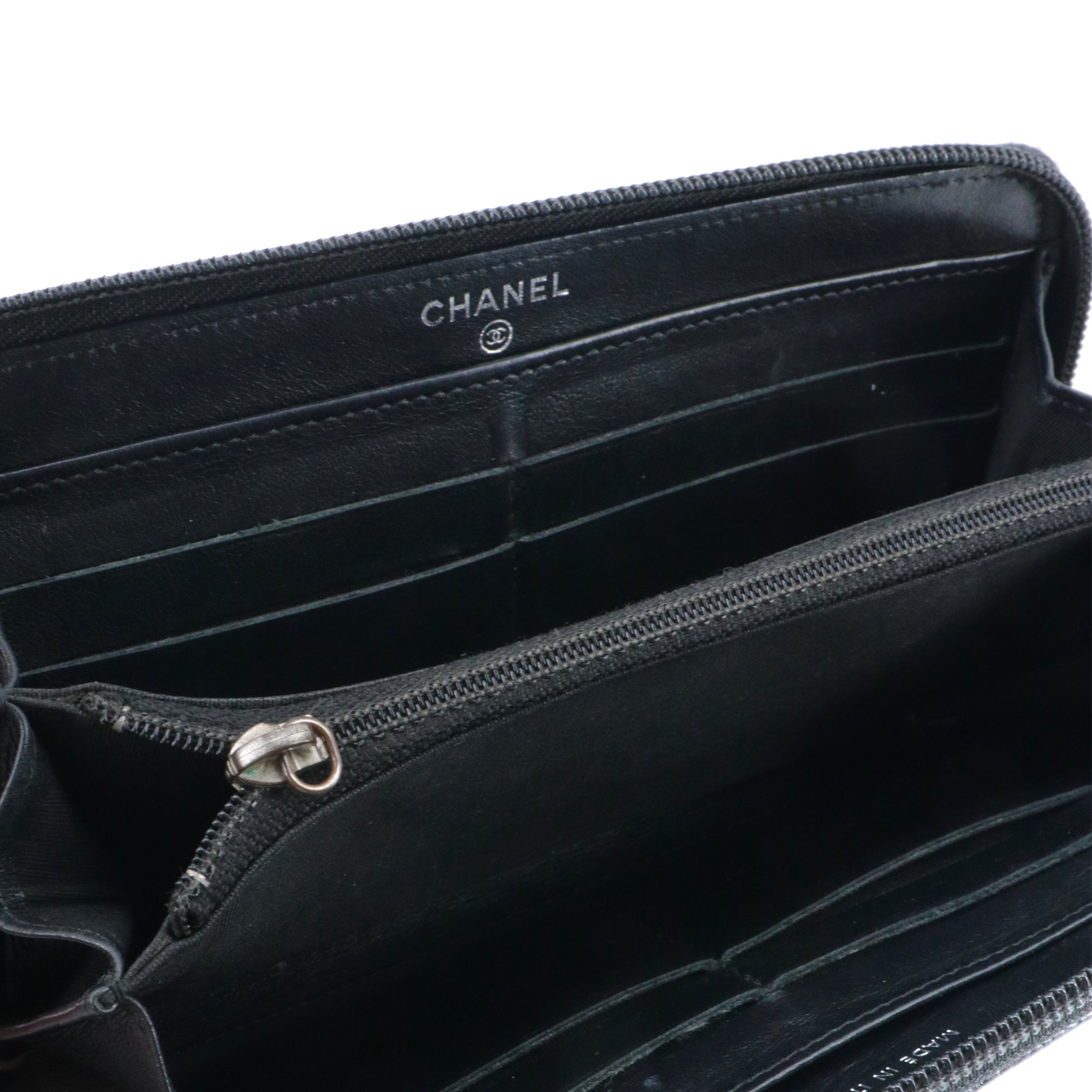 CHANEL - Black quilted leather wallet