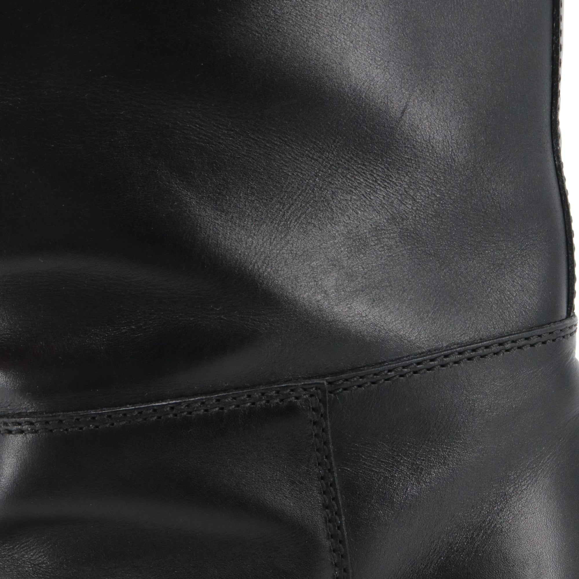 CHANEL - Chanel CC ankle boots in black lambskin (T34.5)