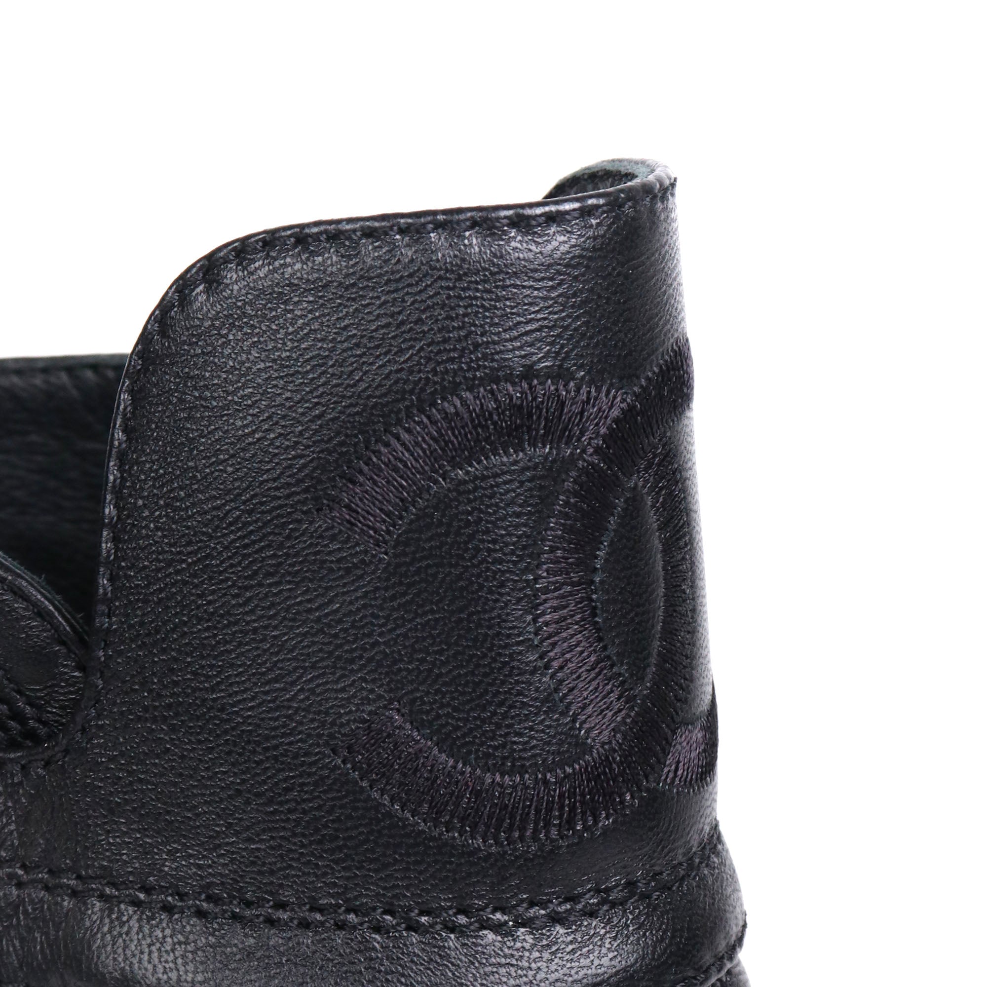 CHANEL - Chanel CC ankle boots in black lambskin (T34.5)