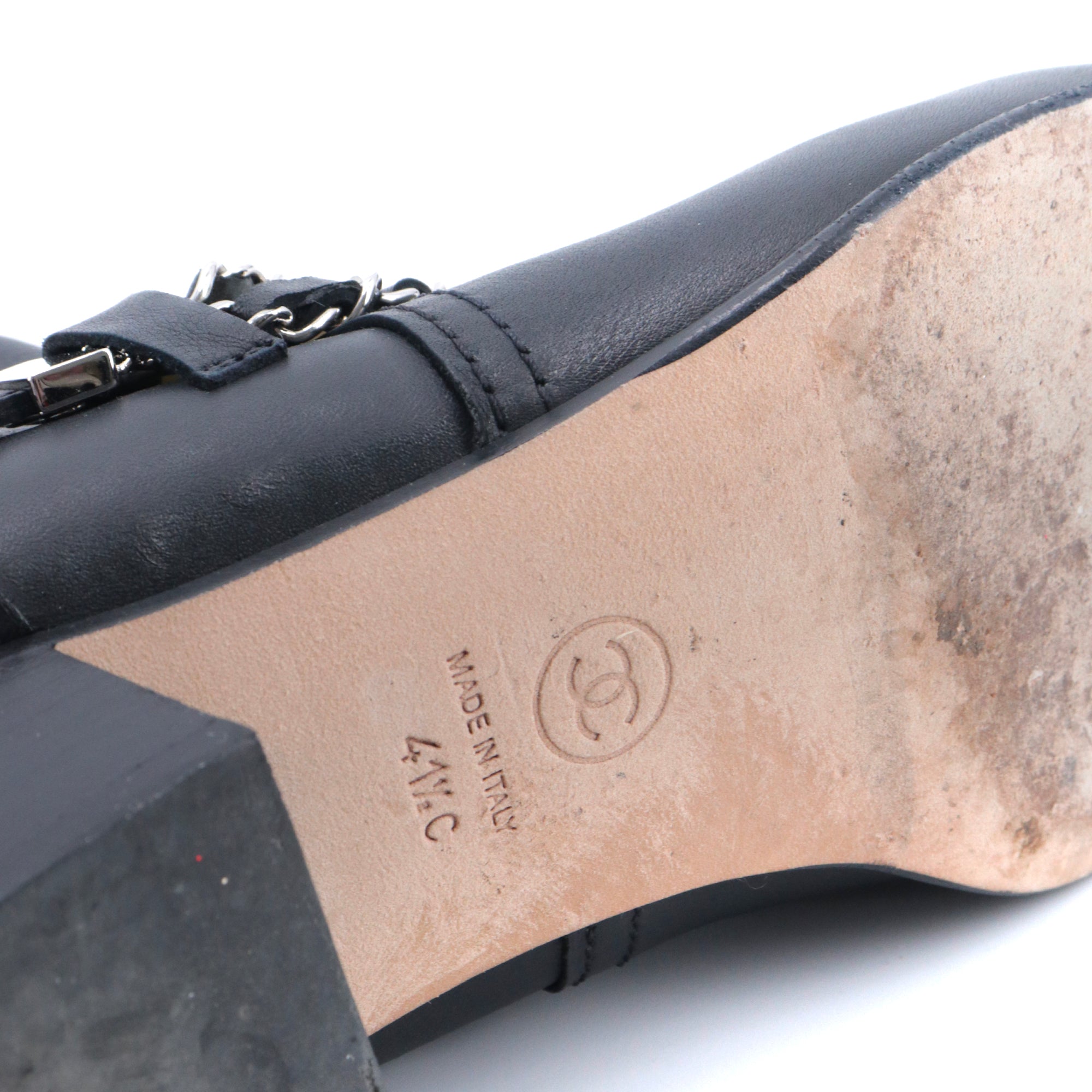 CHANEL - Bottes Chanel en cuir noir avec perles (T41.5)