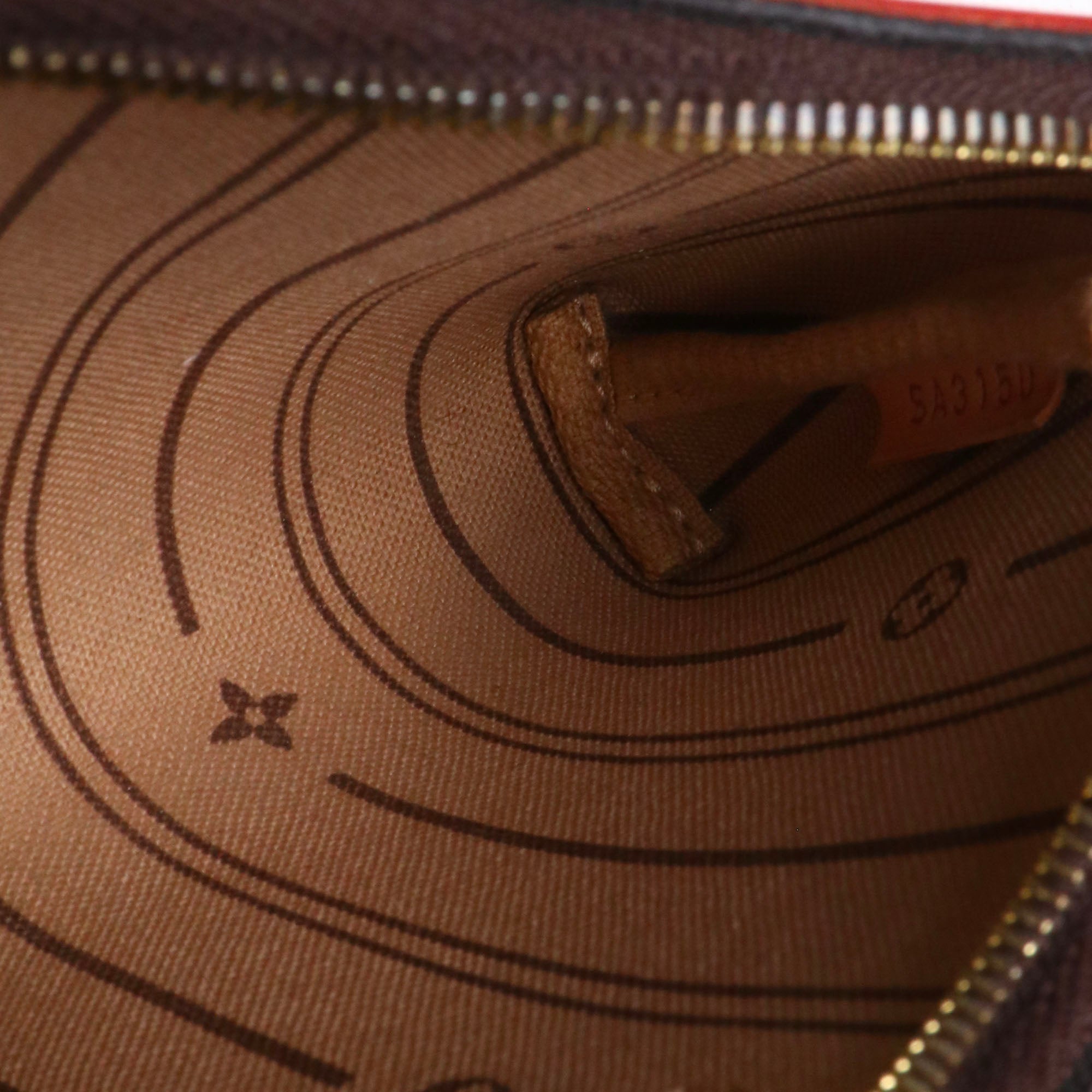 LOUIS VUITTON - Accessories pouch