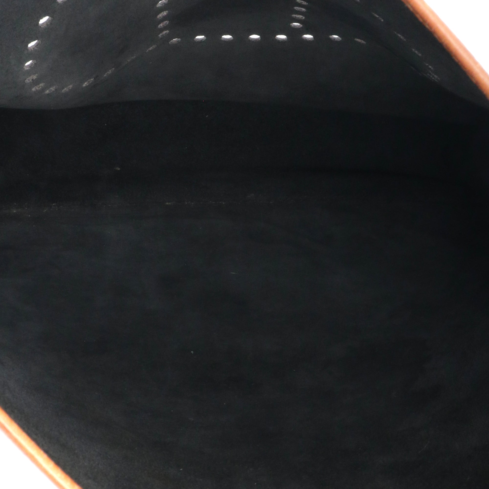 HERMÈS - Sac à bandoulière Evelyne III Hermès en cuir clémence noir et gold