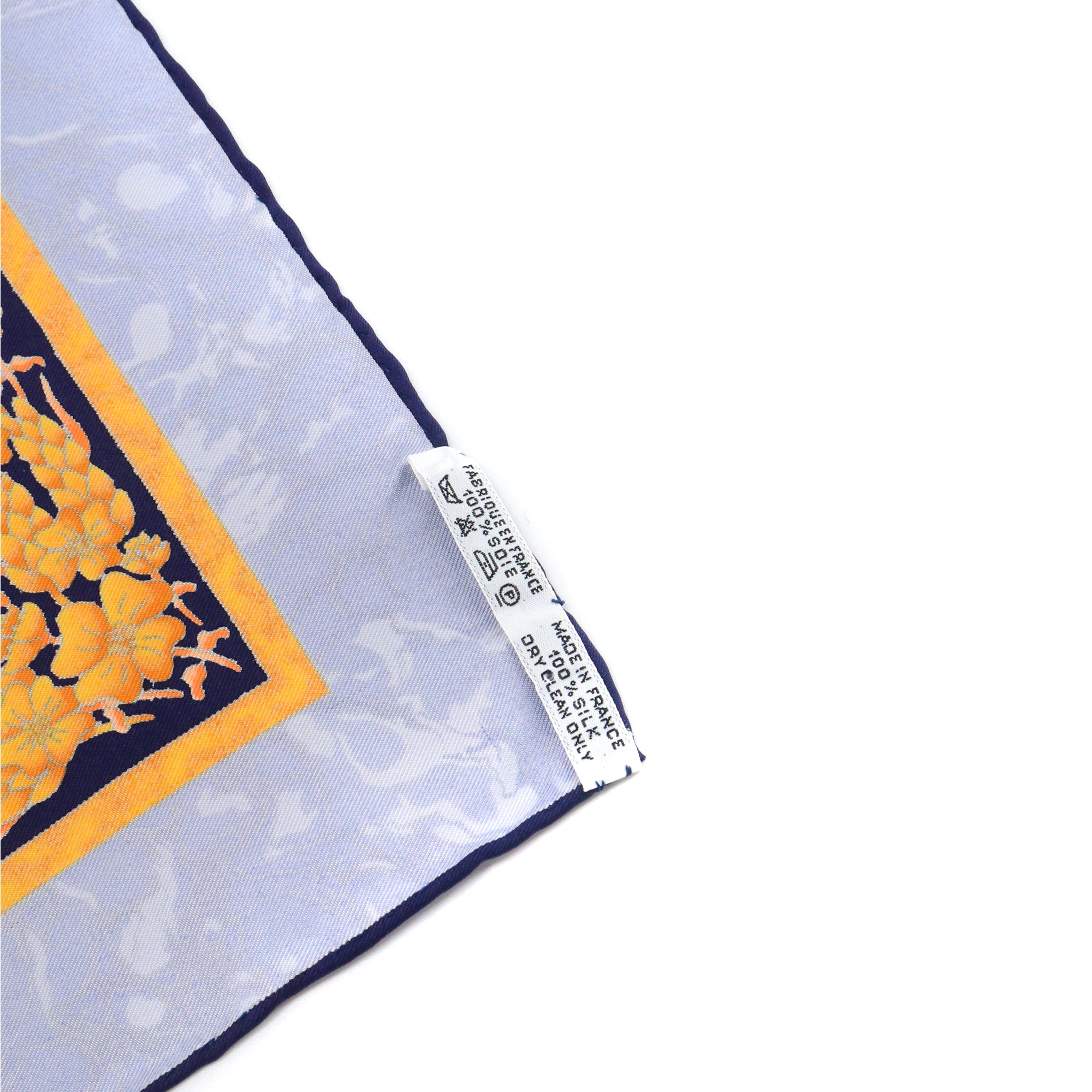 HERMÈS - Carré 90 Carpe Diem Hermès en soie bleu marine