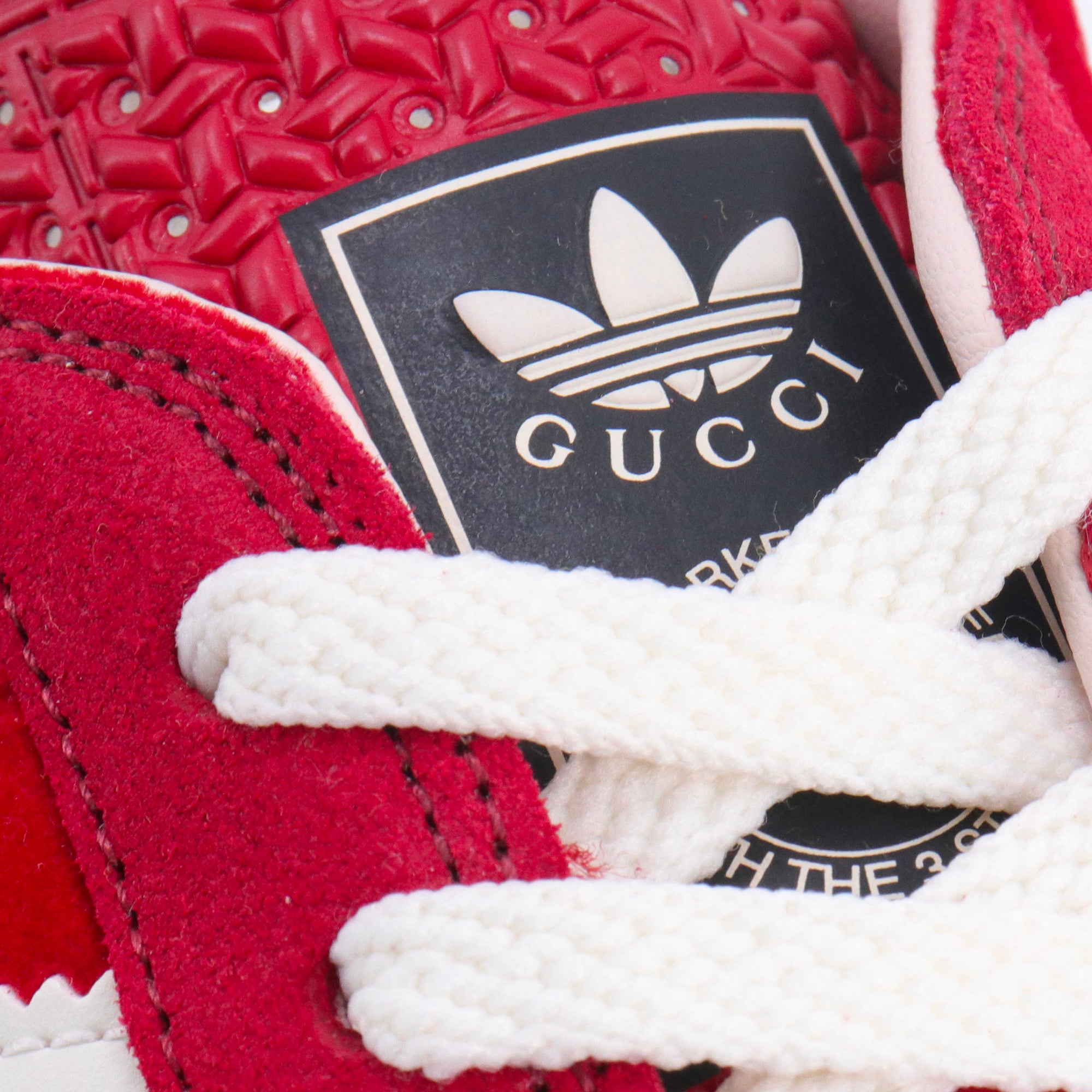 GUCCI - Sneakers Gazelle Gucci x Adidas en daim et velours rouge (T43.5)