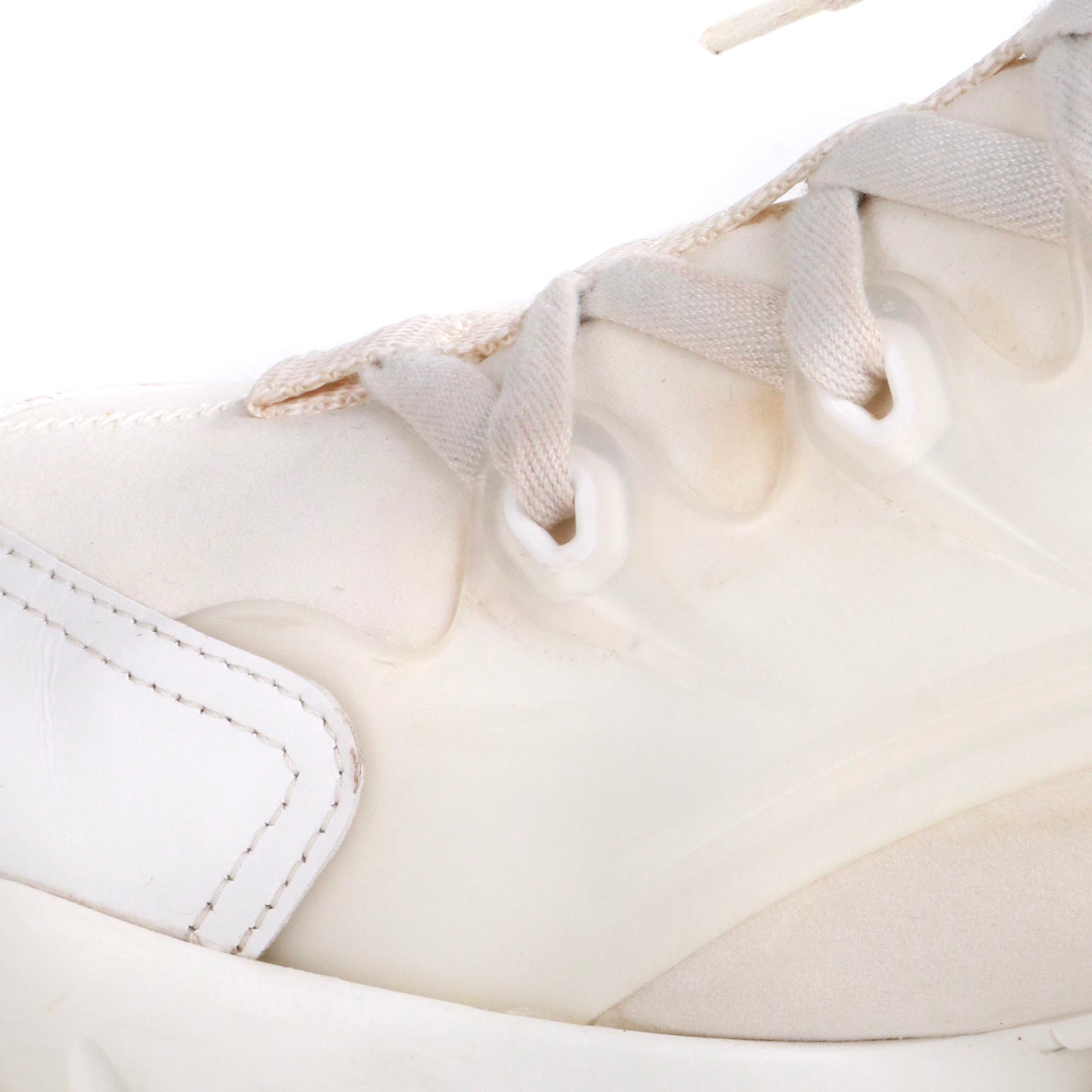 BALENCIAGA - White Triple S sneakers (T38)