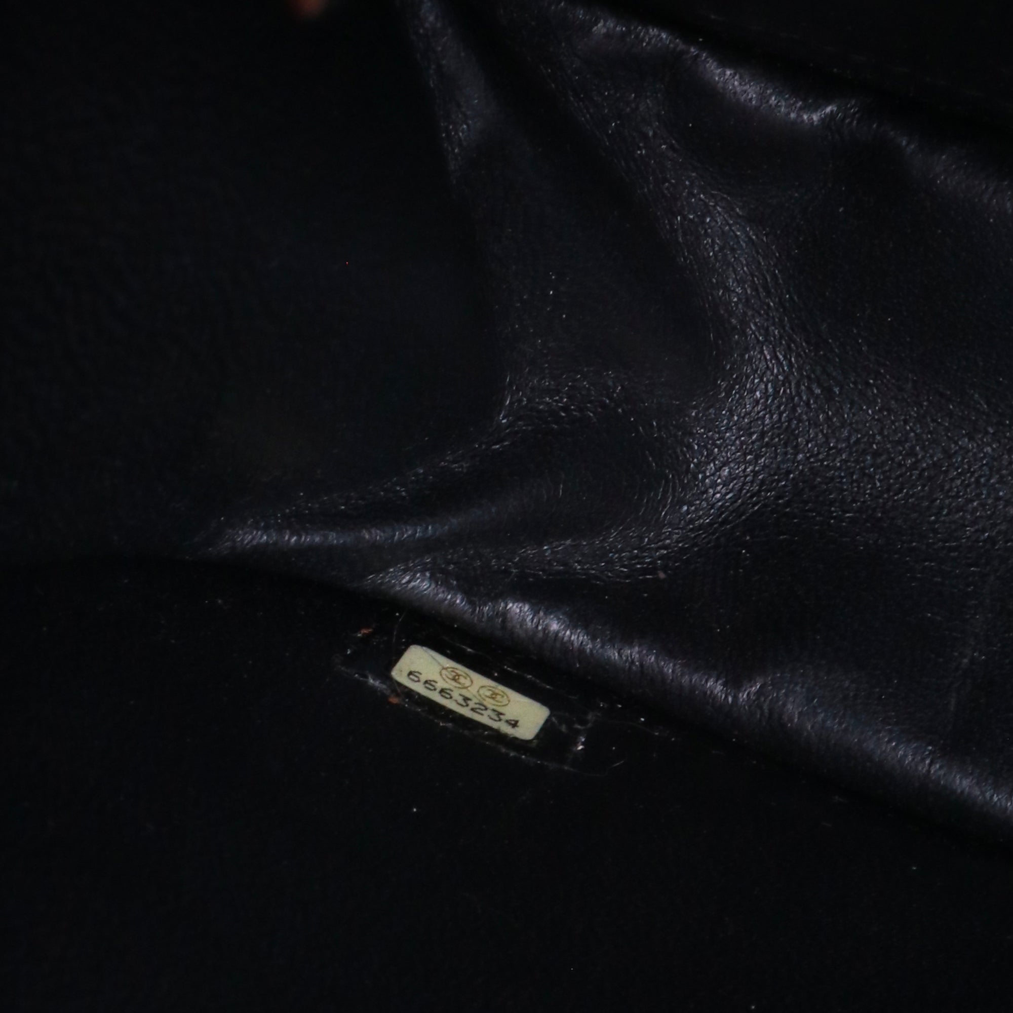 CHANEL - Classique / Timeless Jumbo double flap shoulder bag in black caviar leather