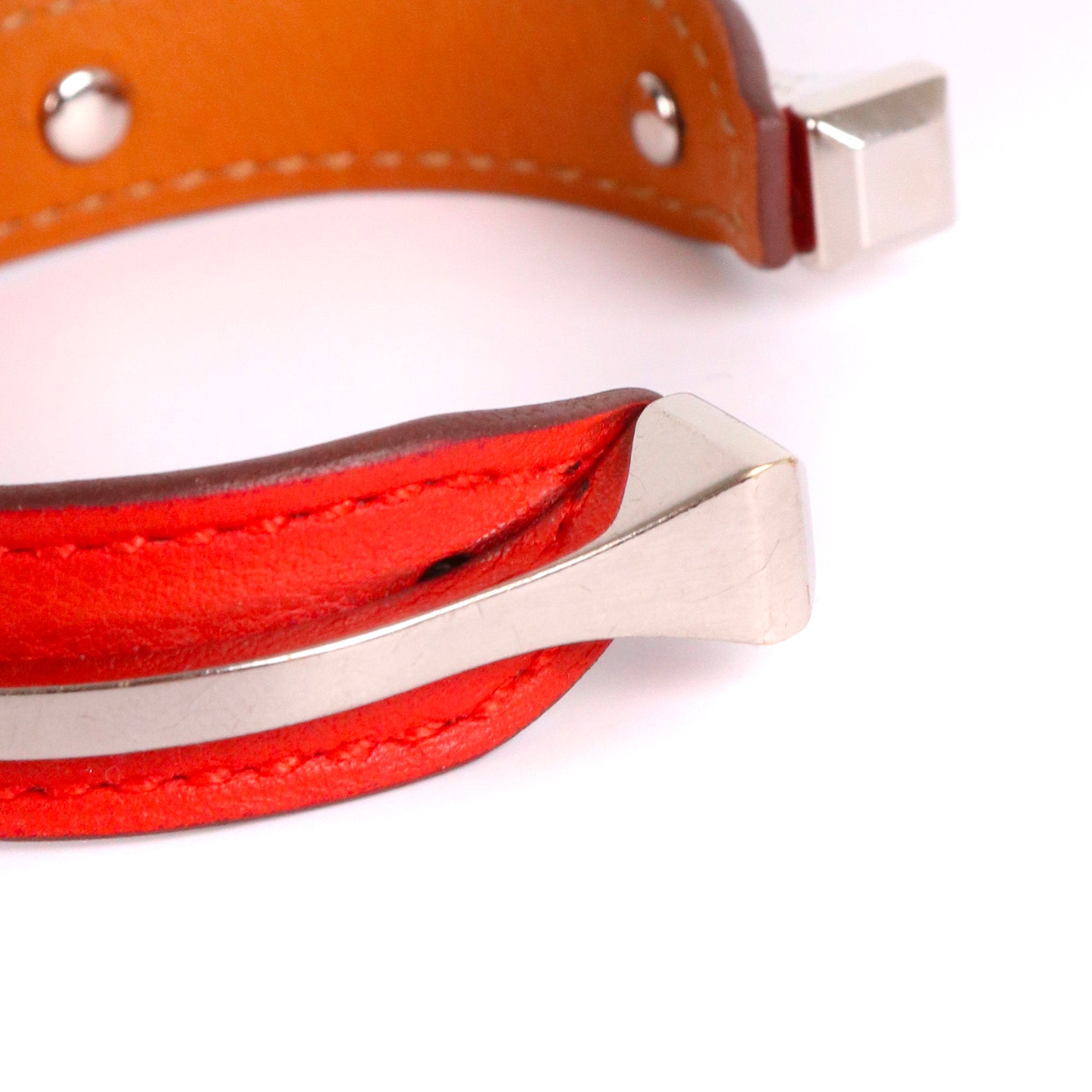 HERMÈS - Jonc Clou de Forge Hermès en cuir rouge et métal (M)