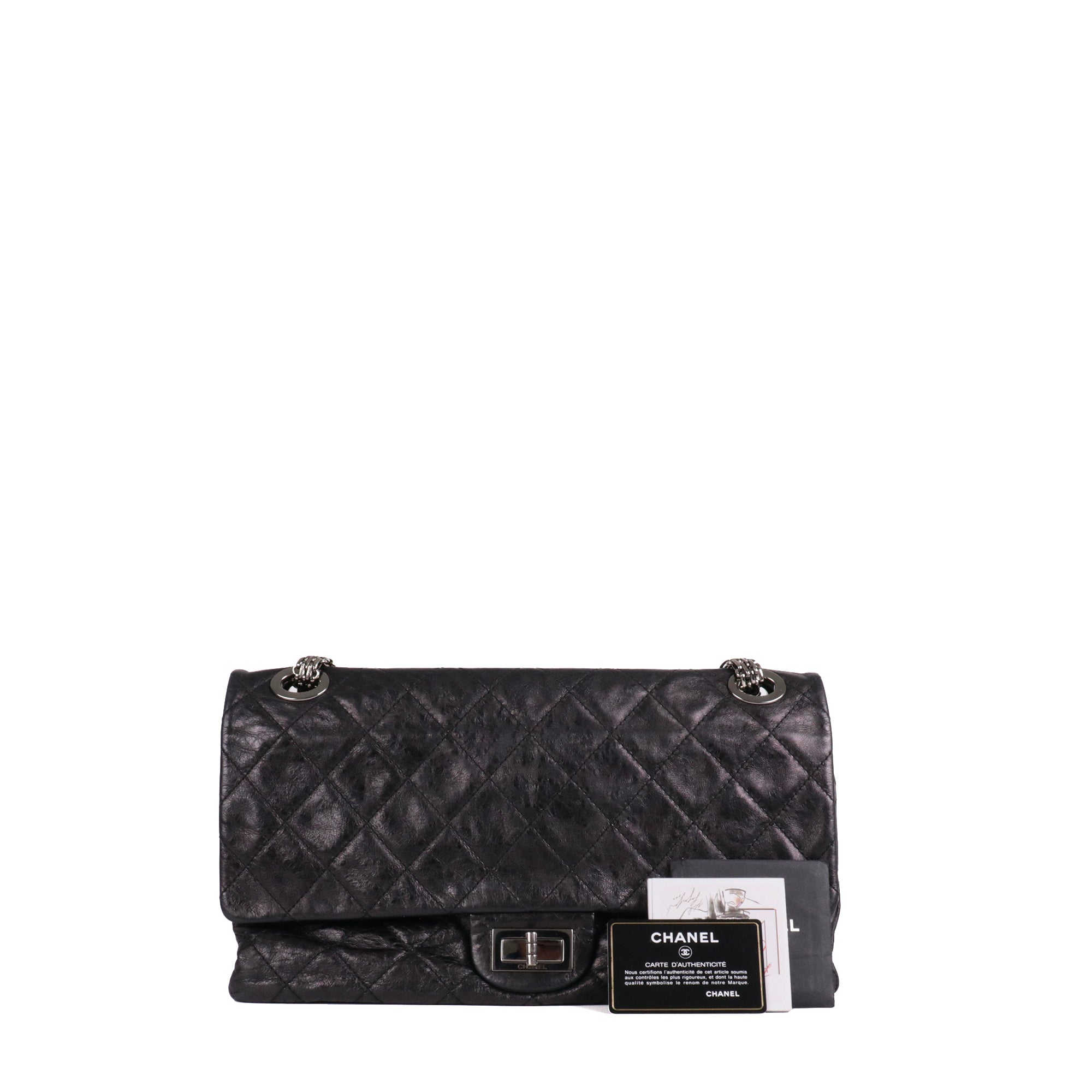 CHANEL - Sac à bandoulière 2.55 Chanel Maxi en cuir froissé noir