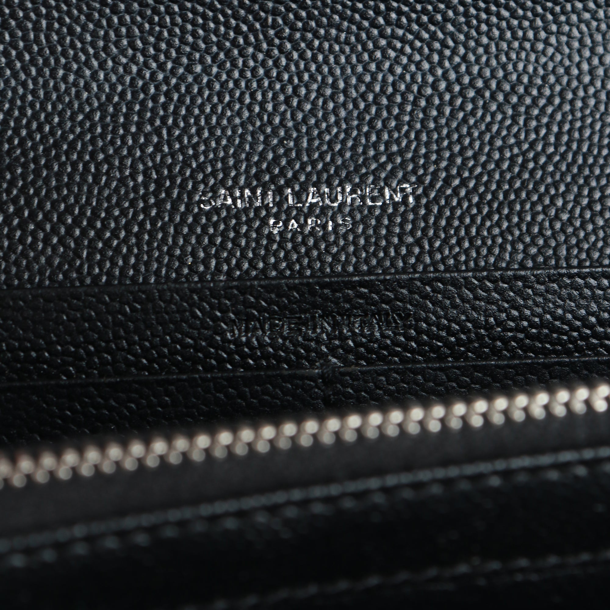SAINT LAURENT - Grand Portefeuille Cassandre en cuir grainé