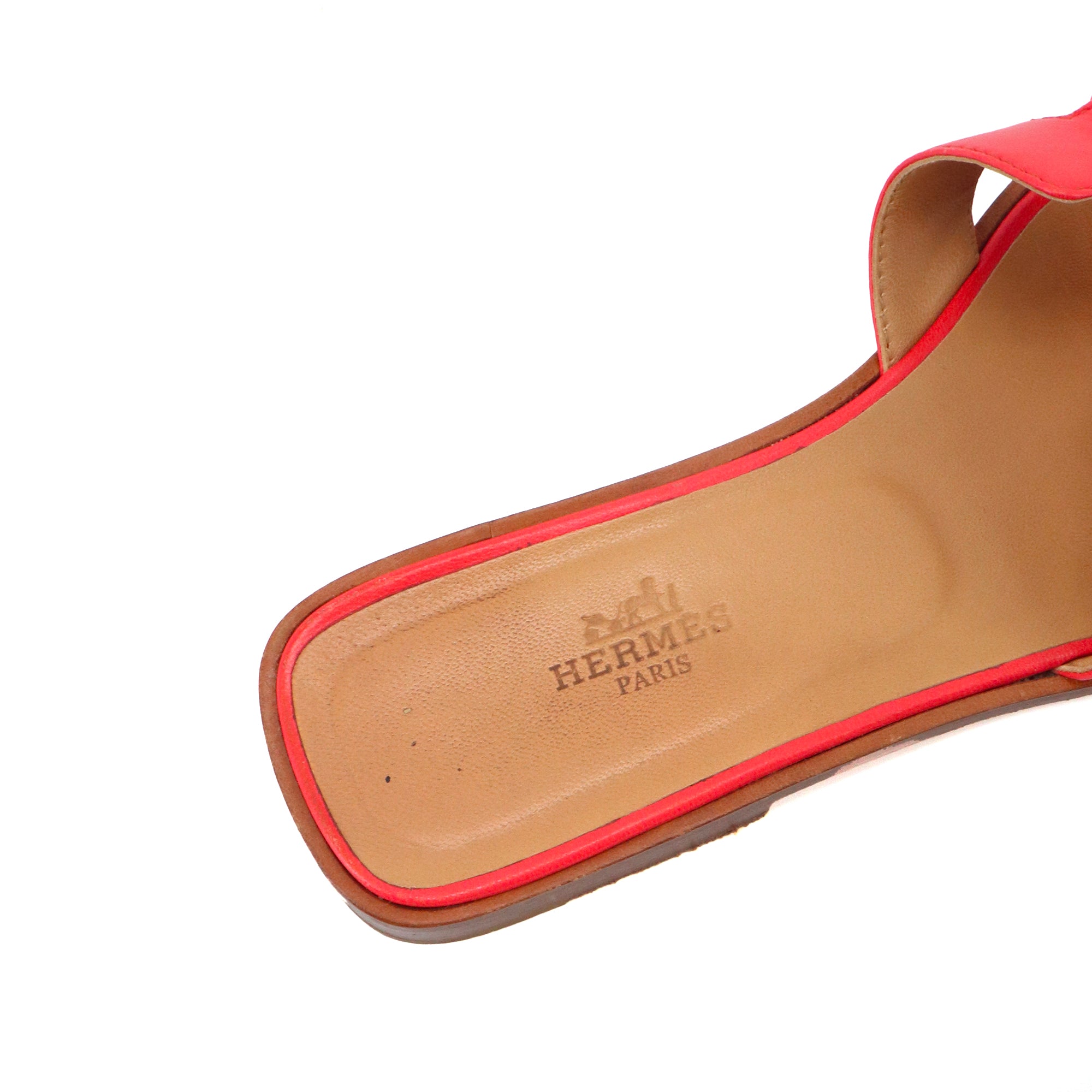 HERMÈS - Sandales Oran Hermès en cuir rose vermillon (T36)