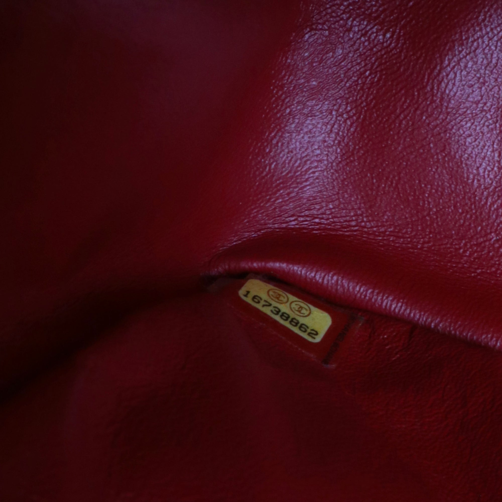 CHANEL - Sac à bandoulière 2.55 Chanel medium en cuir froissé rouge