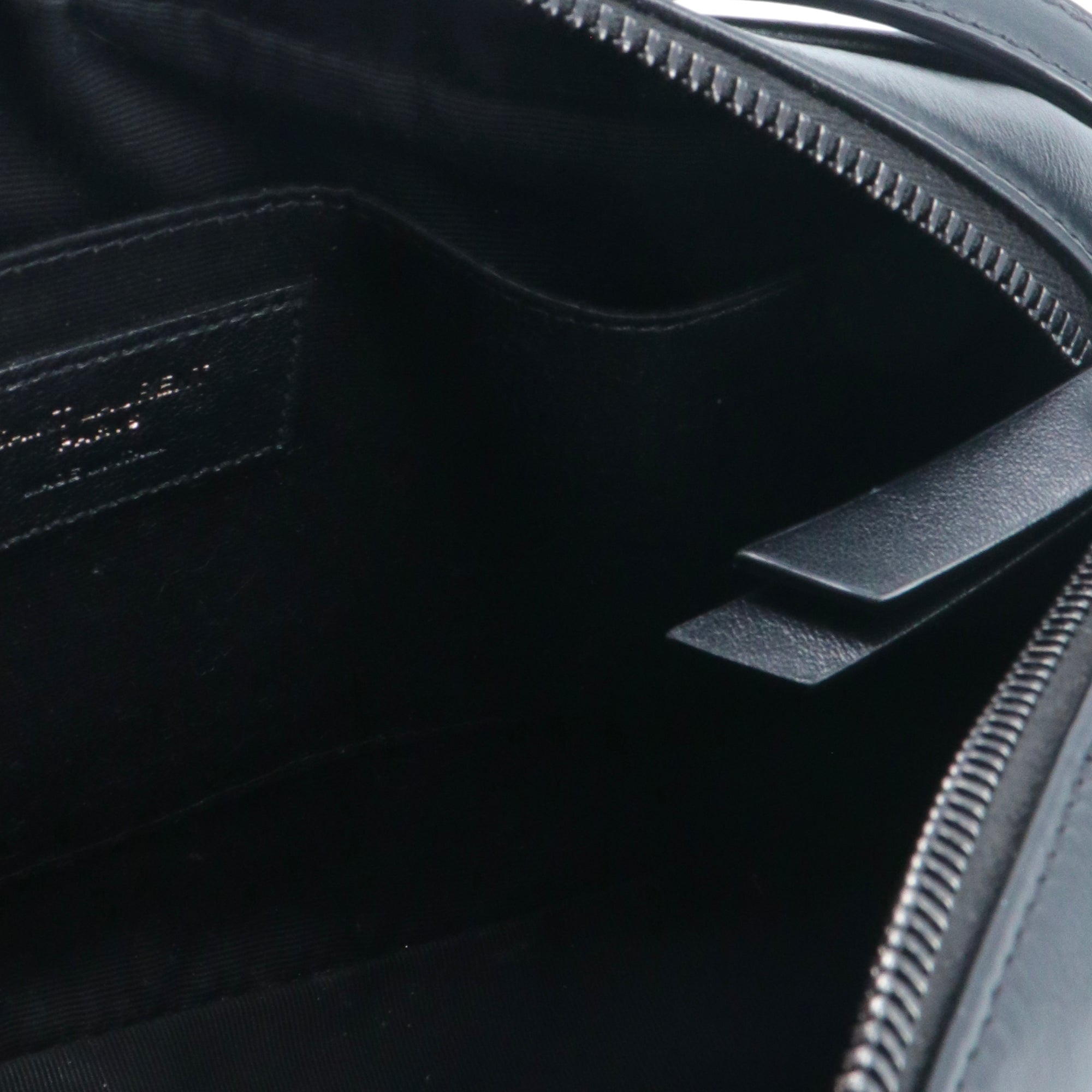 SAINT LAURENT - Sac à bandoulière Lou Saint Laurent en cuir chevron noir