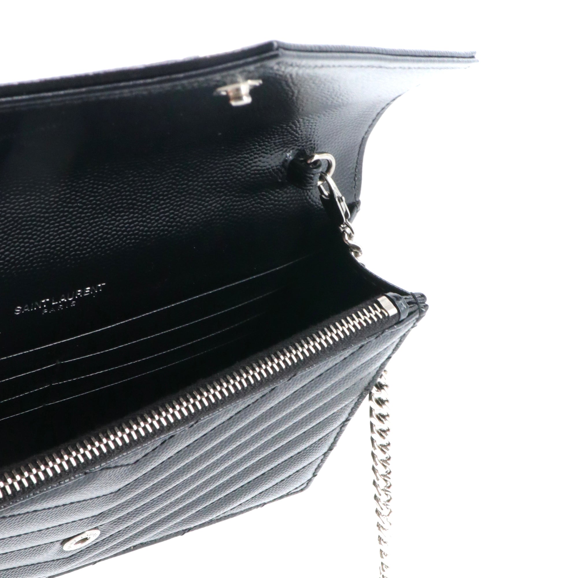 SAINT LAURENT - Sac à bandoulière Wallet on chain Cassandre Saint Laurent cuir grainé chevron noir