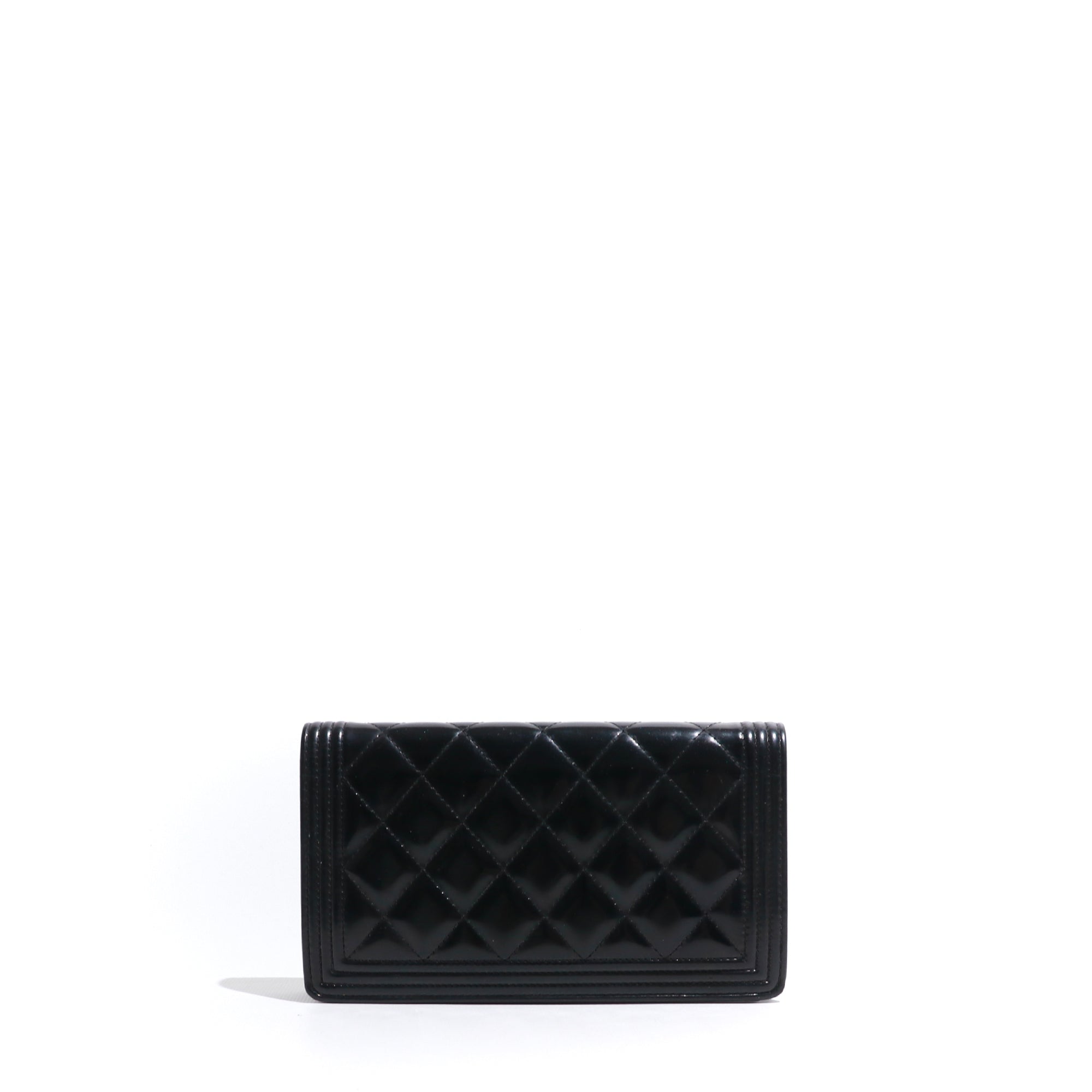 CHANEL - Boy wallet in patent quilted leather