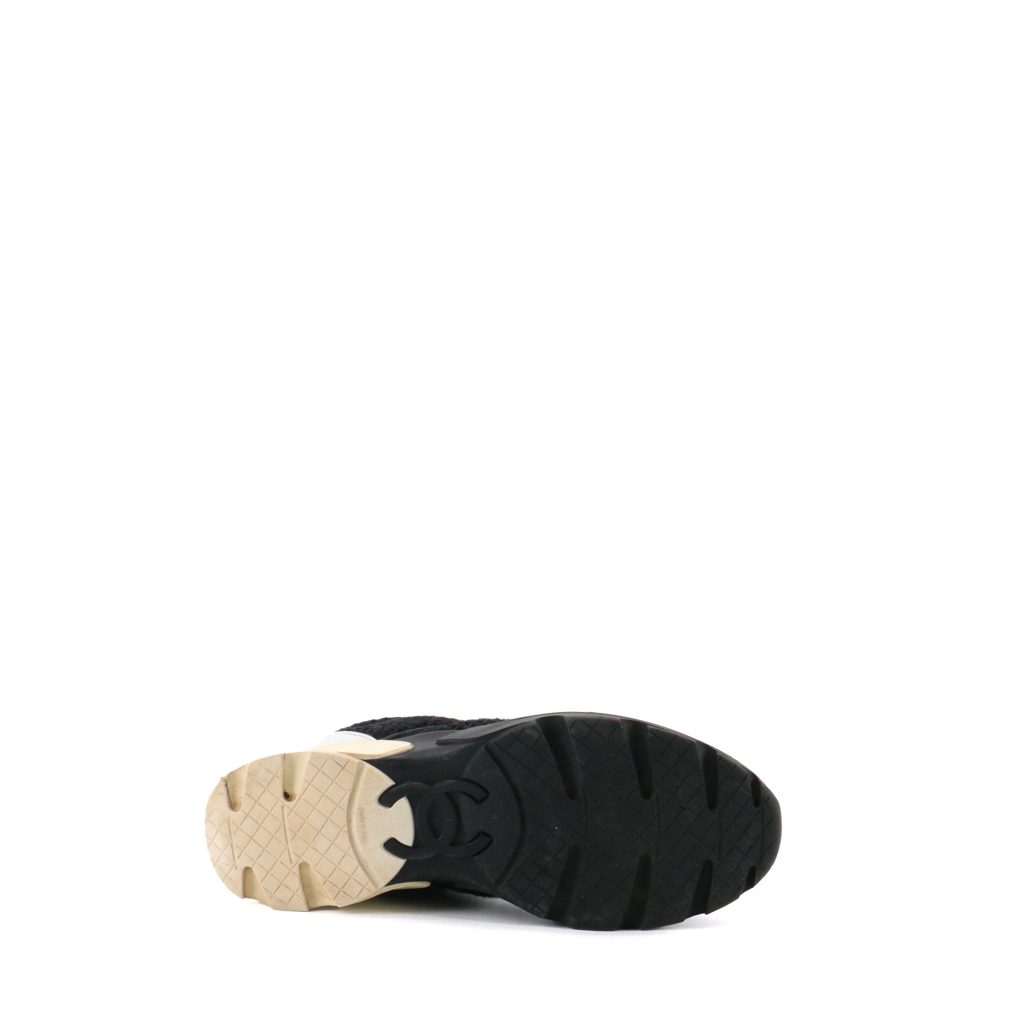 CHANEL - Chanel low-top sneakers in black tweed (T39)