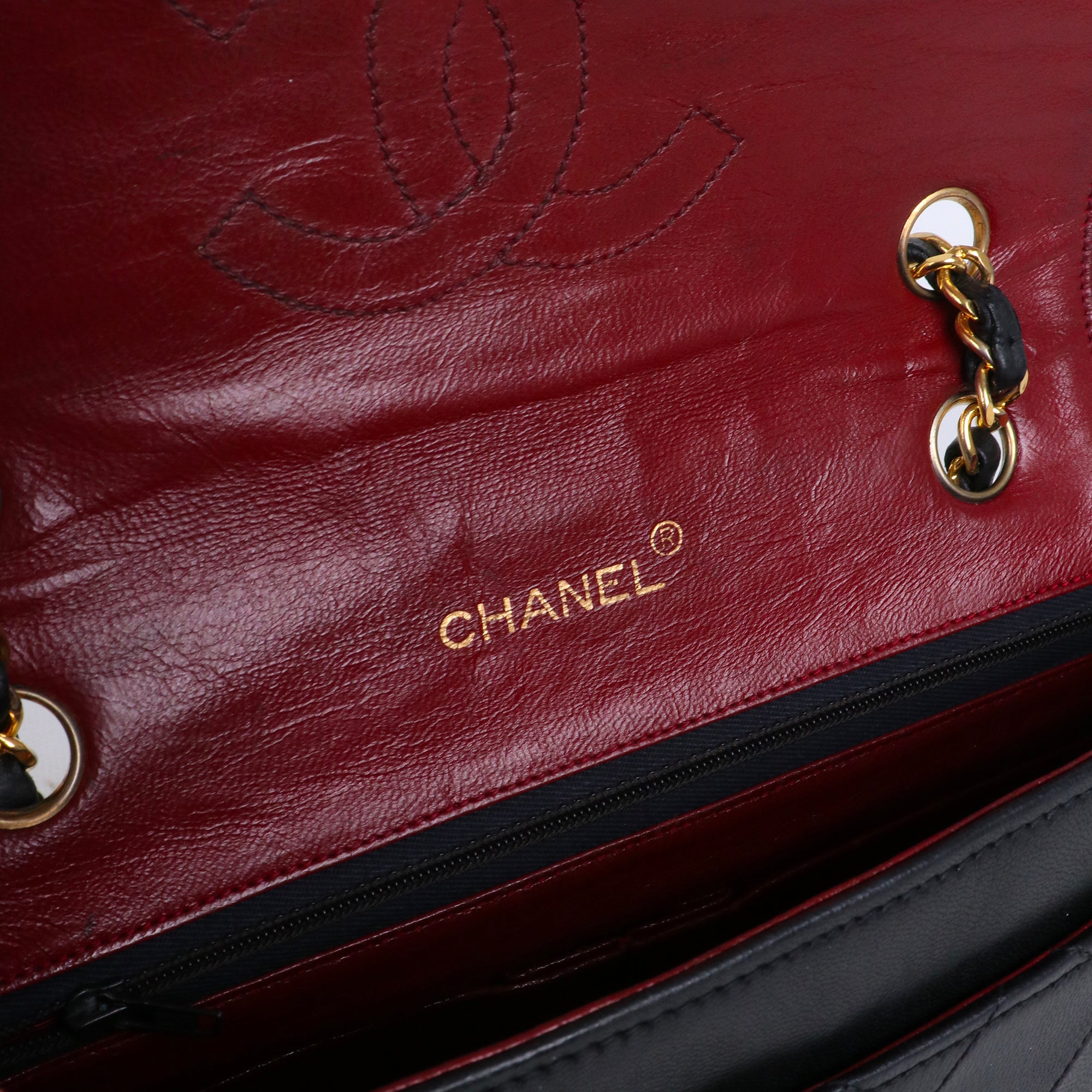 CHANEL - Sac à main Classique/Timeless Round Chanel en cuir lisse noir