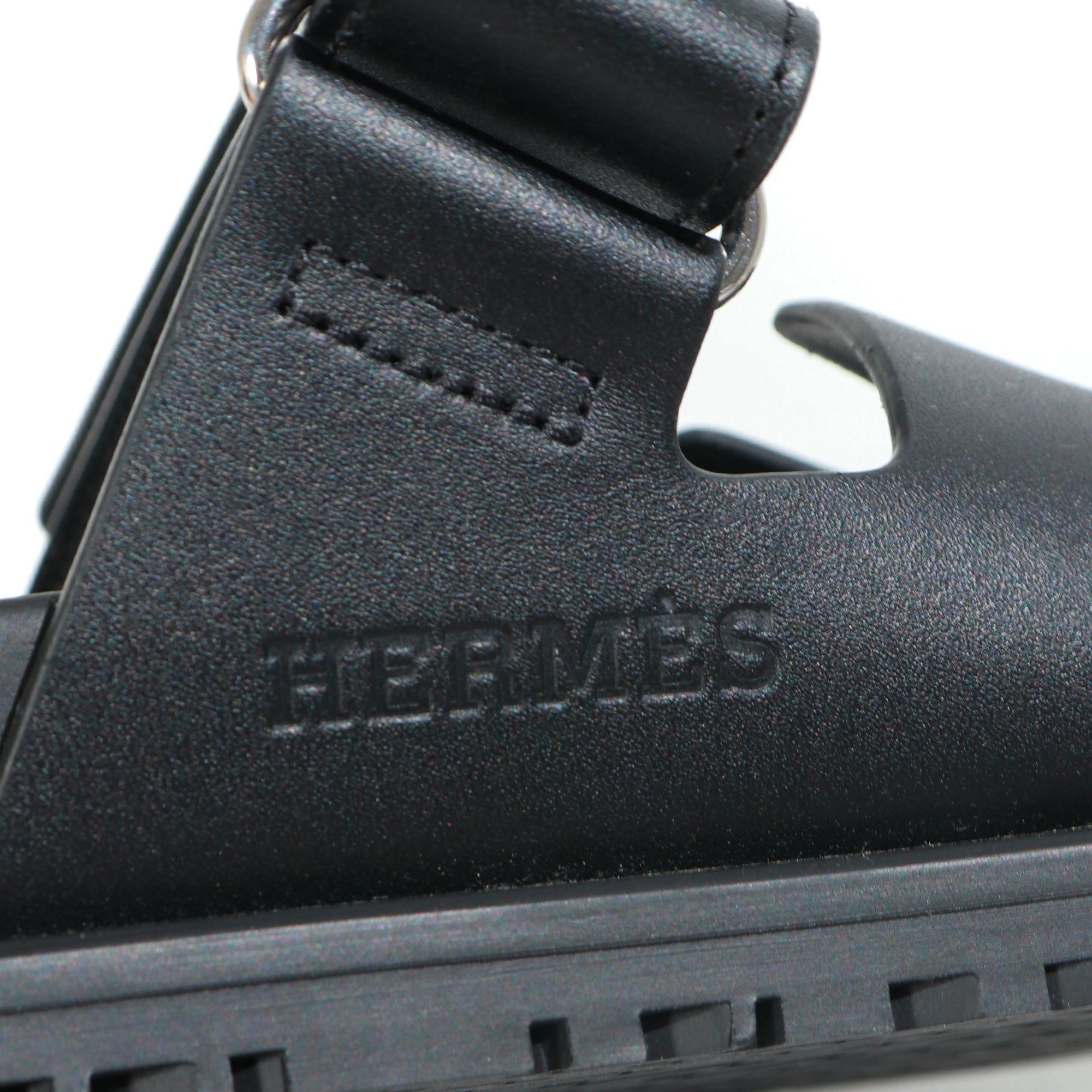 HERMÈS - Sandales Chypre en cuir lisse noir (T36)