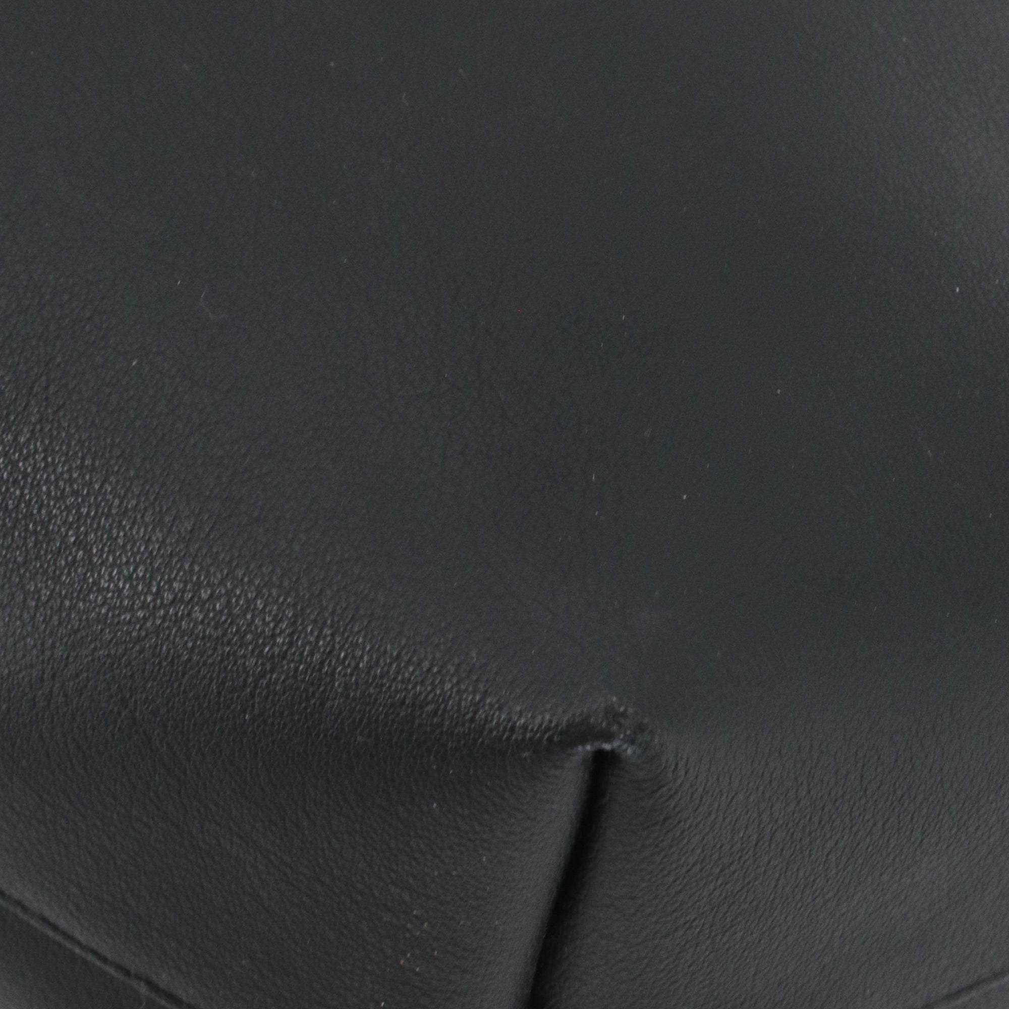 SAINT LAURENT - Sac cabas Shopping E/W Saint Laurent en cuir grainé noir