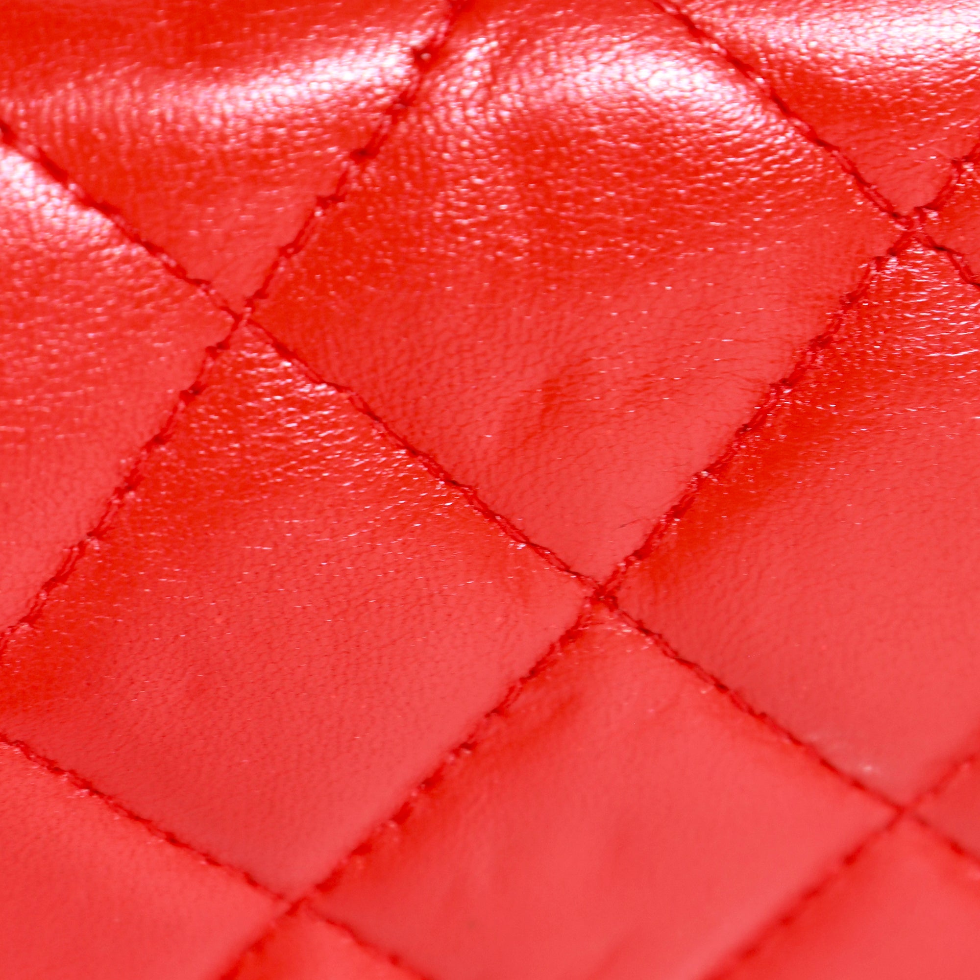 CHANEL - Sac à main Timeless Mini Rectangle en cuir rouge